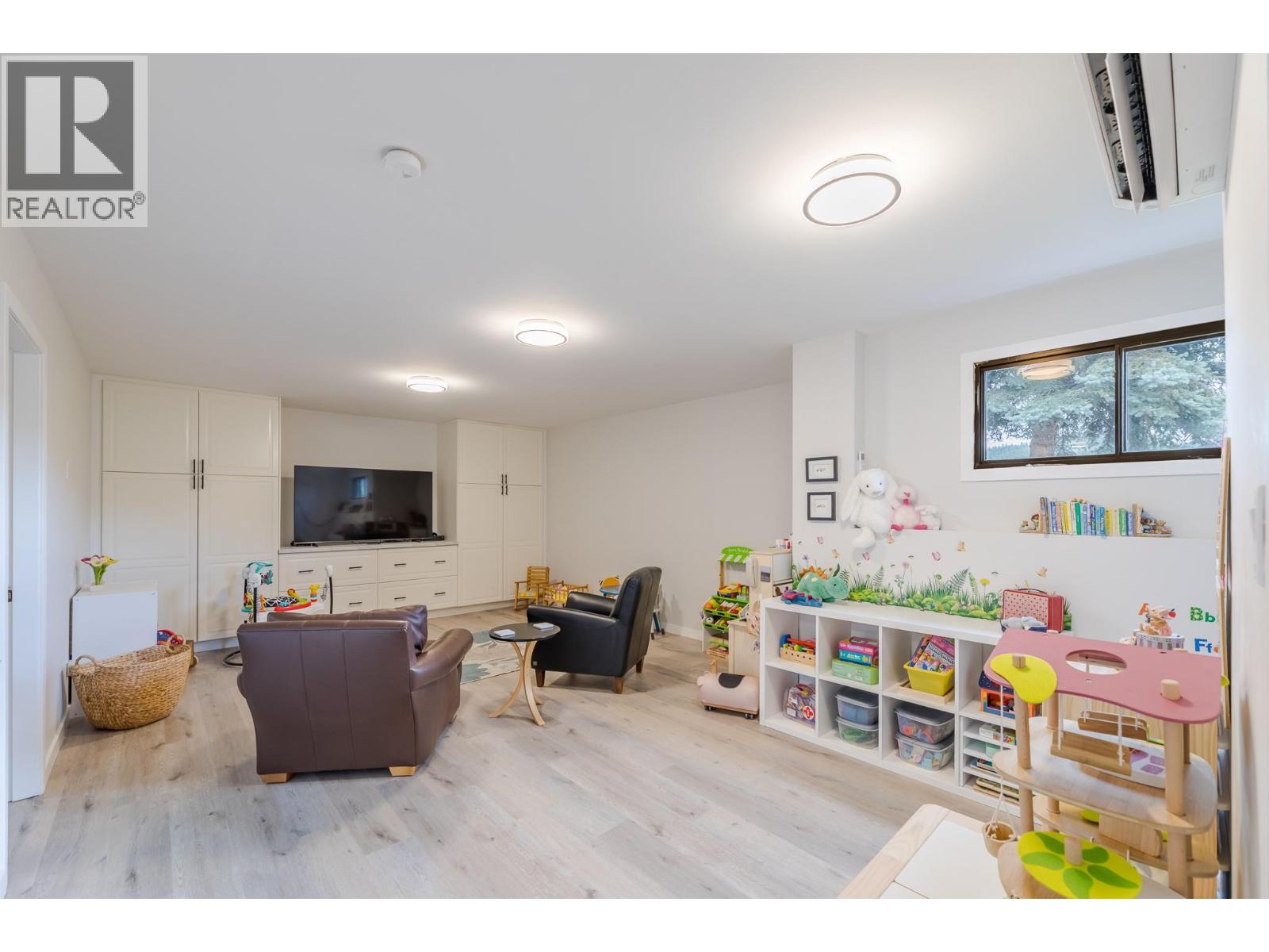 7515 Hillborn Street, Summerland