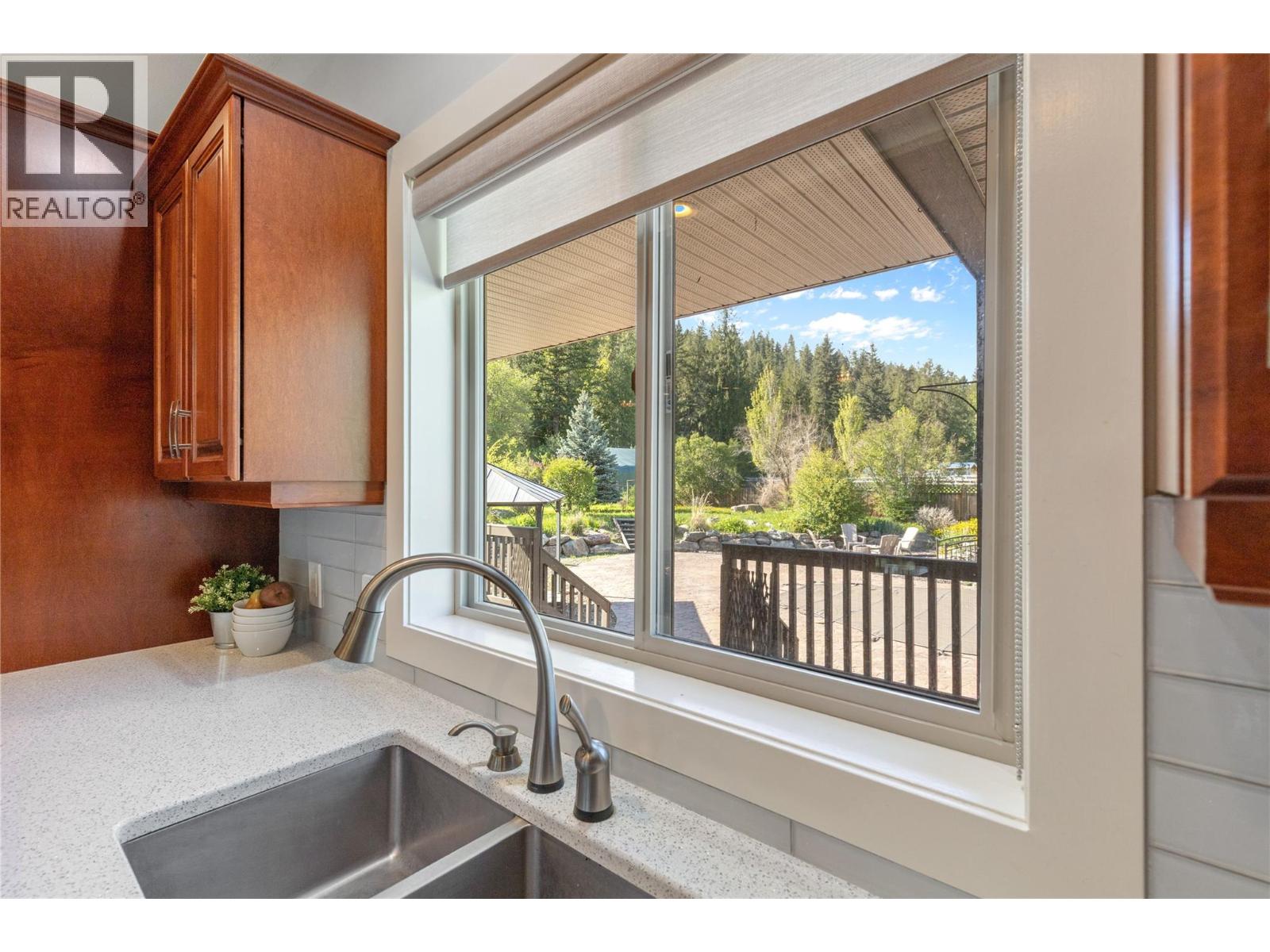 5575 Highway 6 Highway, Coldstream