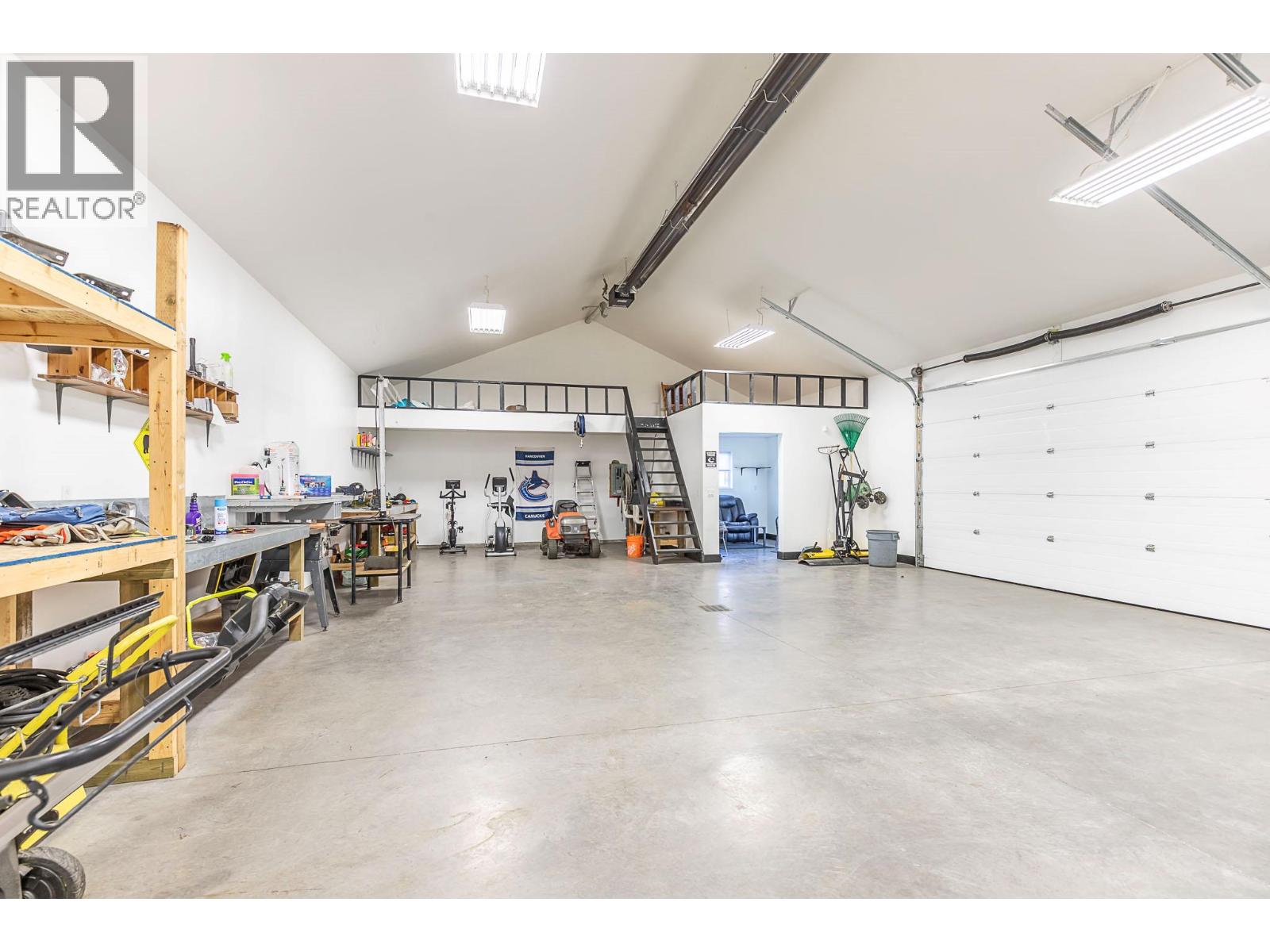 5575 Highway 6 Highway, Coldstream