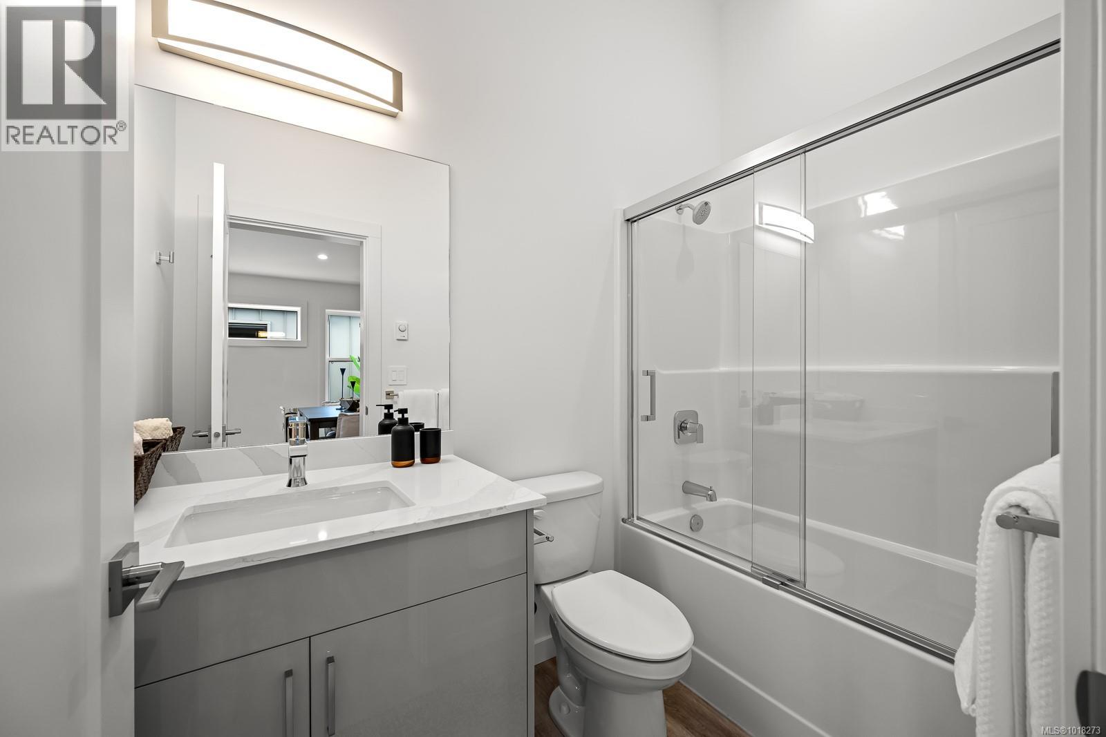 #47 3025 ROYSTON RD - 23