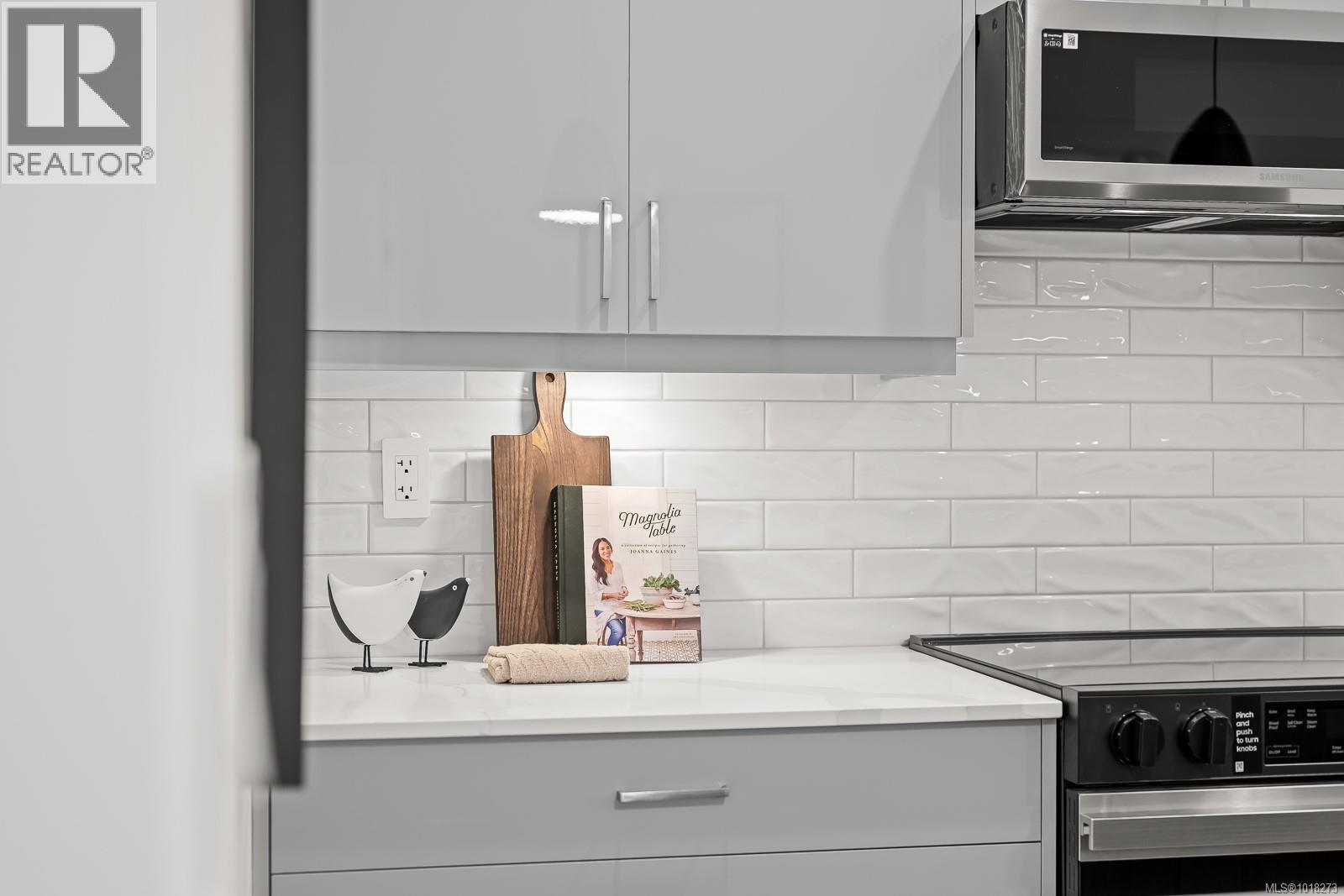 #47 3025 ROYSTON RD - 25