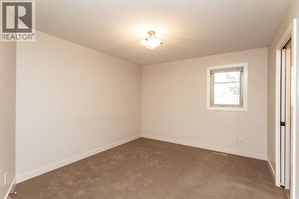 5422 49 Avenue, Lacombe