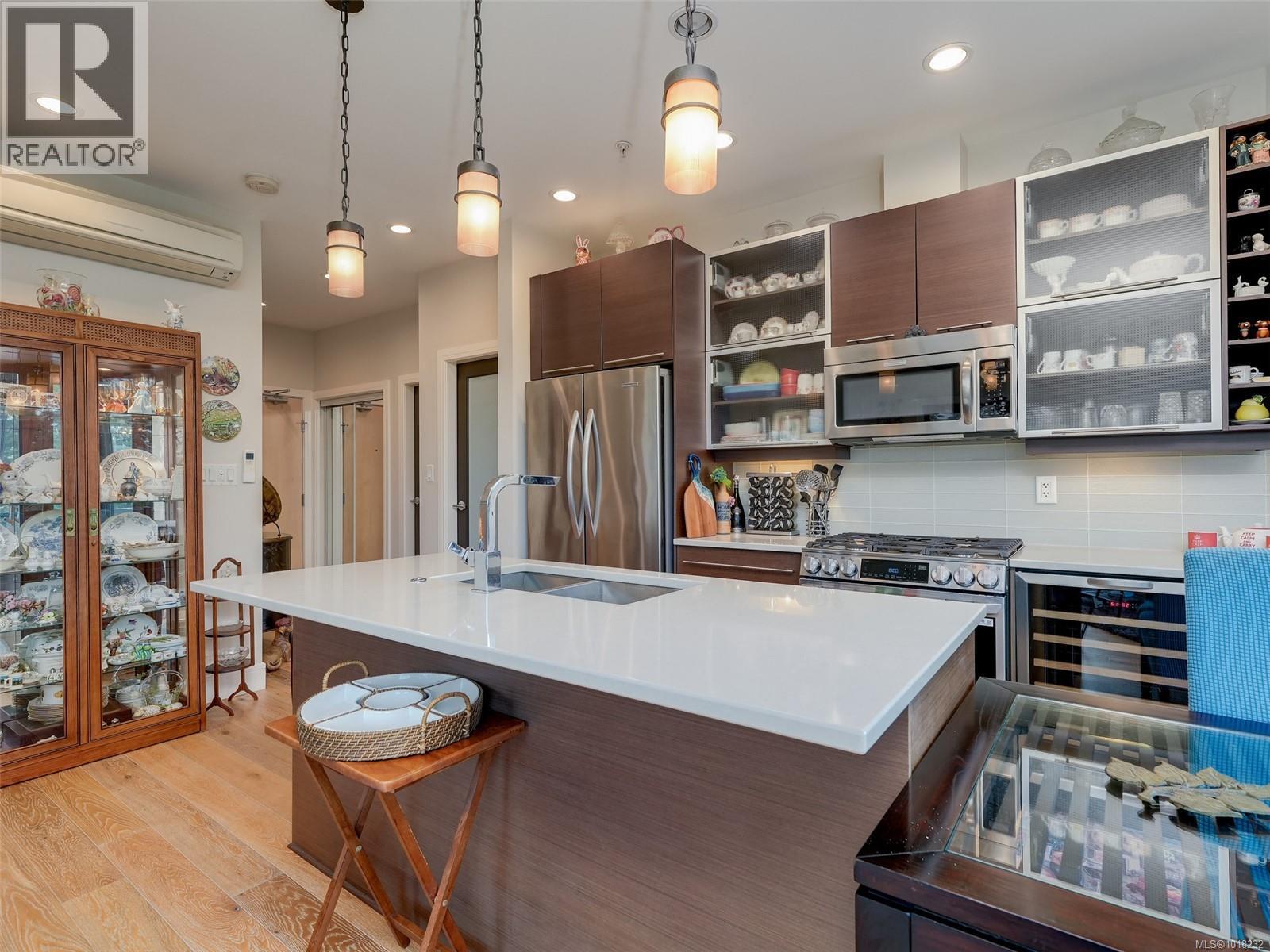 #401 2850 ALDWYND RD - 12