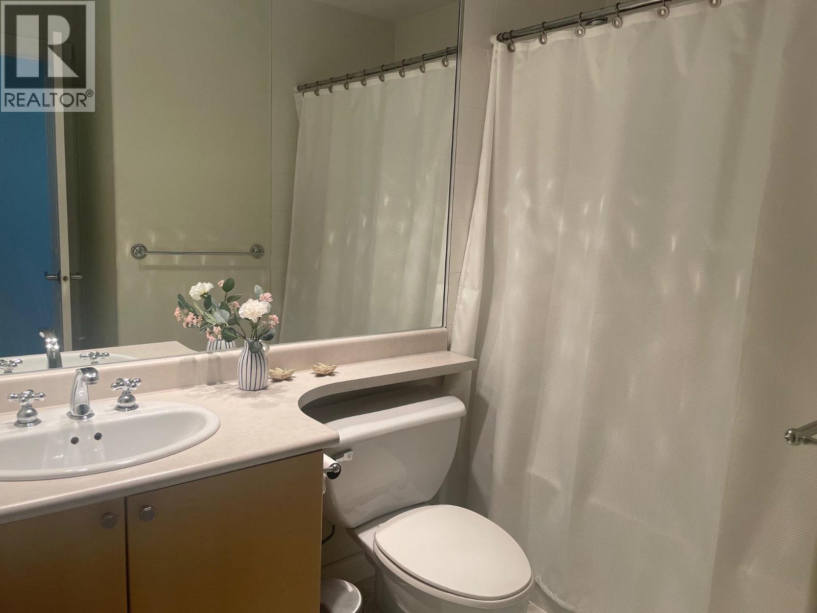 1004 160 E 13TH STREET, North Vancouver