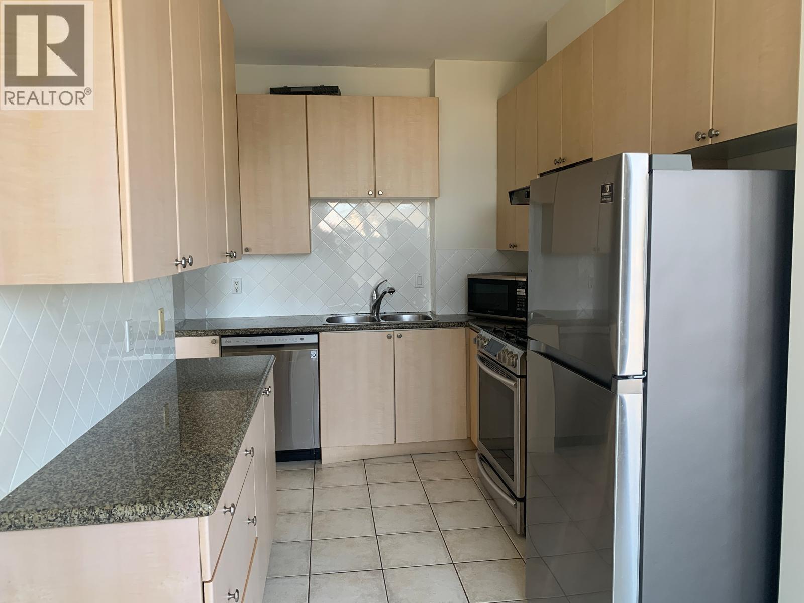 1004 160 E 13TH STREET, North Vancouver
