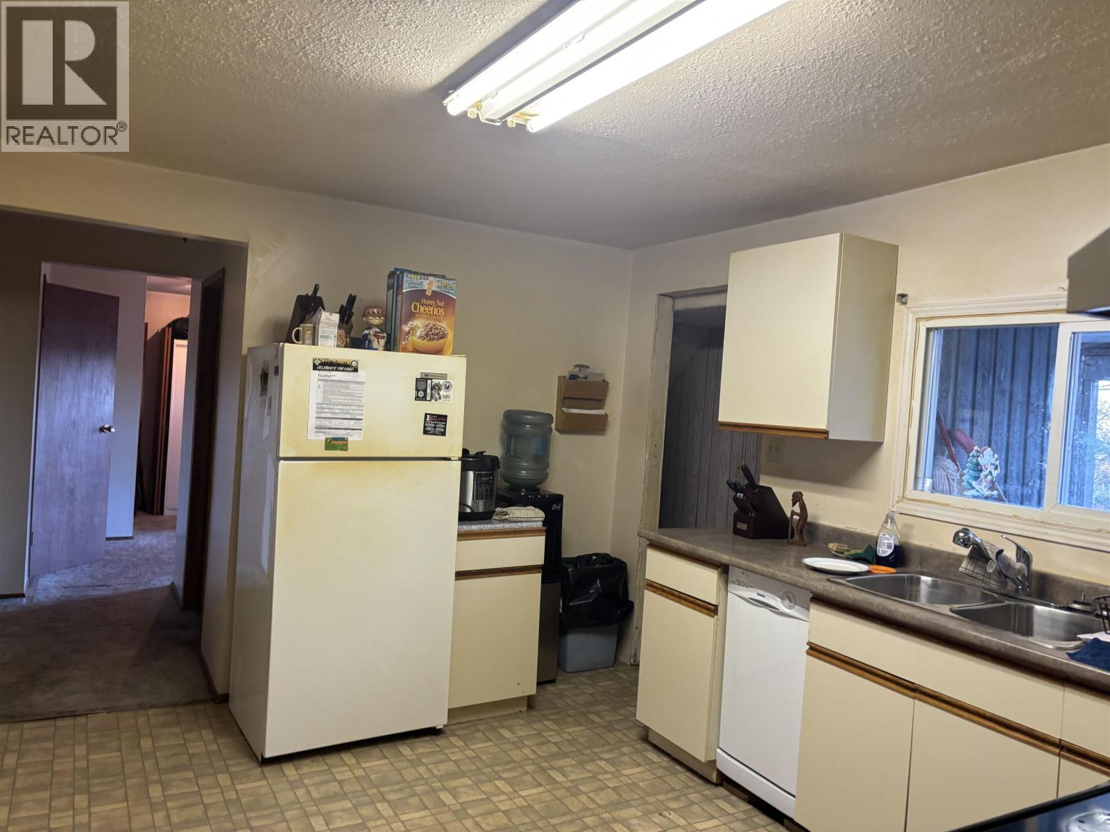 406 RICHARD STREET - 8