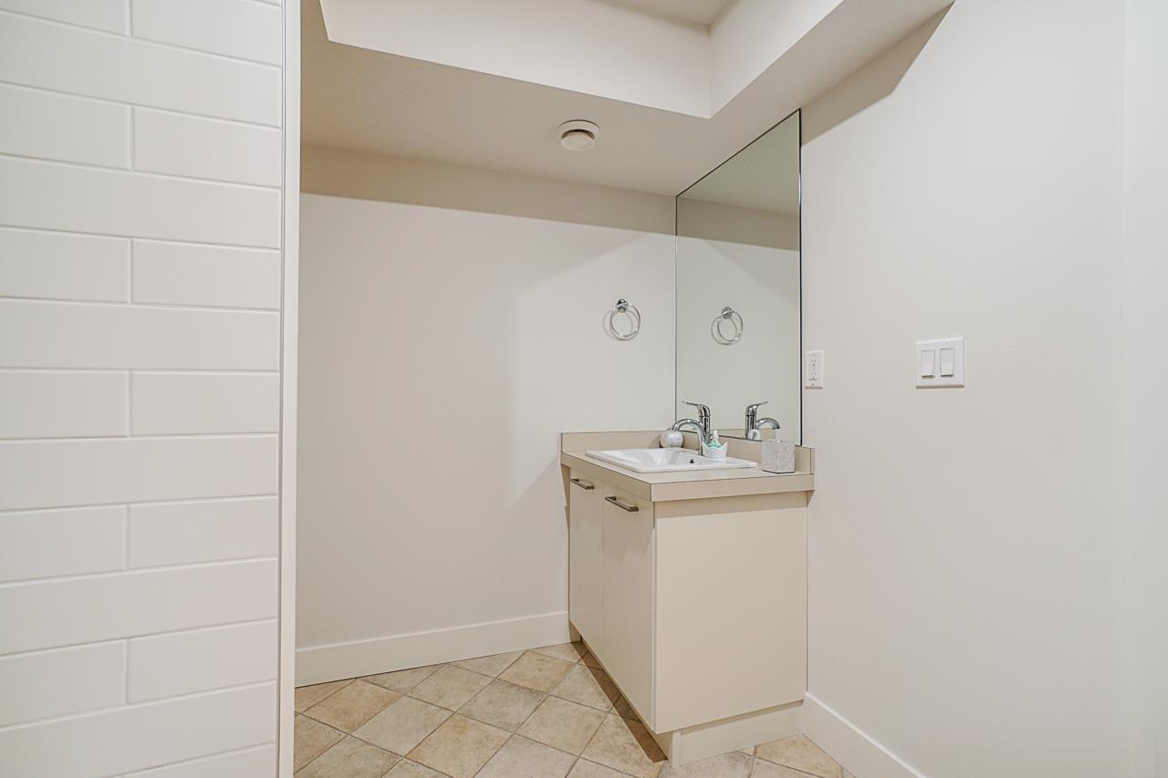 7464 ROSS DRIVE, Mission