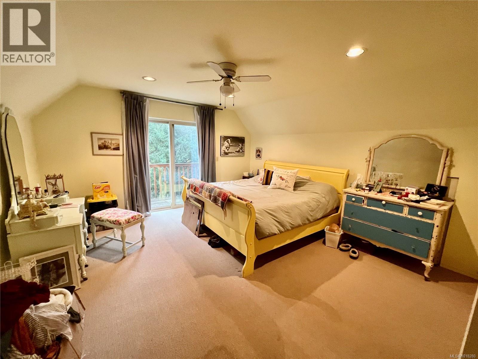 702 Charter Rd, Mayne Island