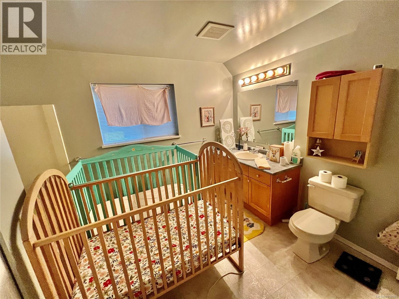 702 Charter Rd, Mayne Island