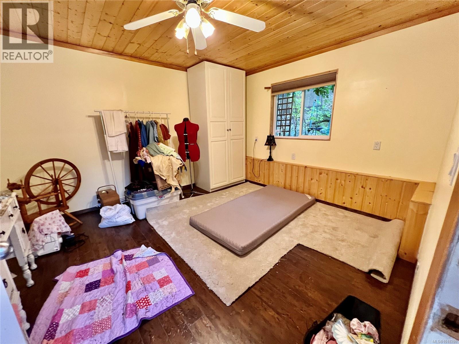 702 Charter Rd, Mayne Island