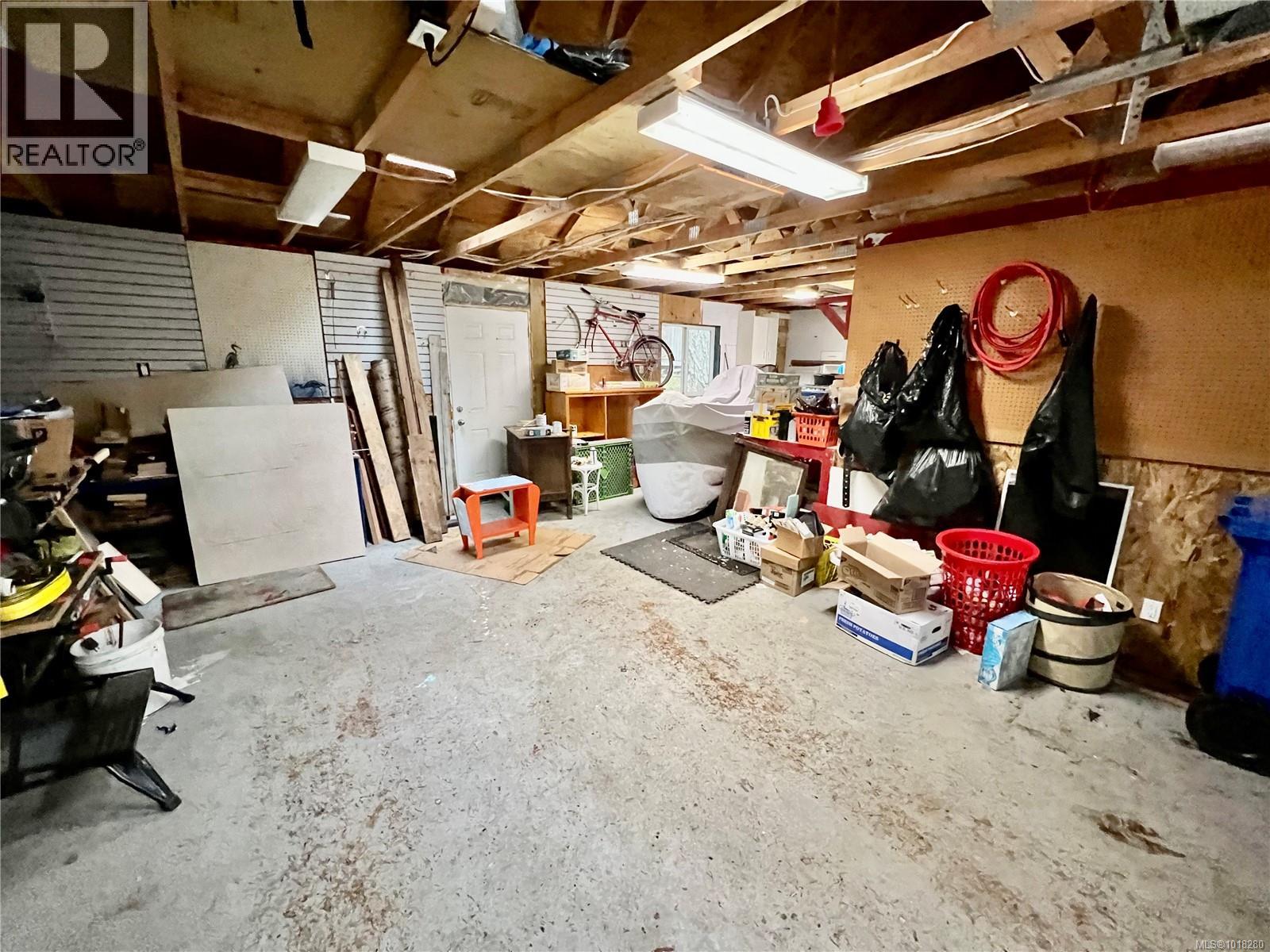 702 Charter Rd, Mayne Island