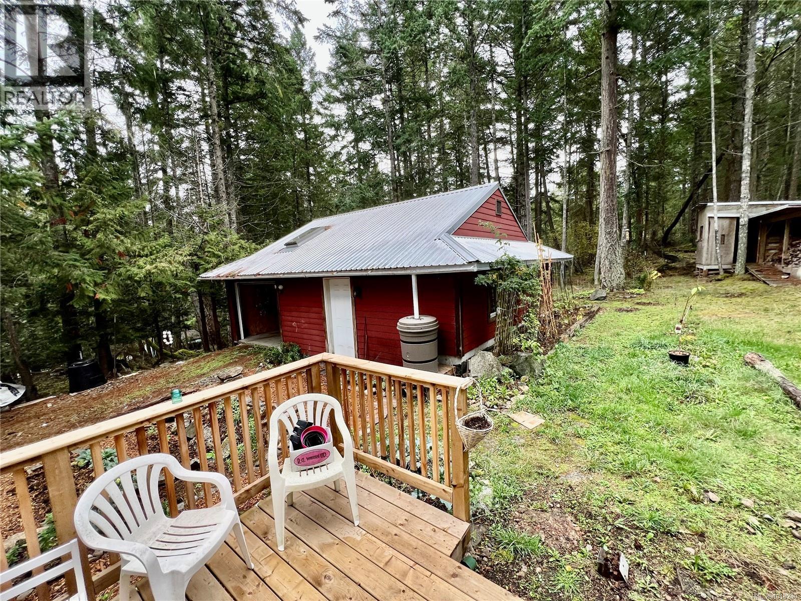 702 Charter Rd, Mayne Island