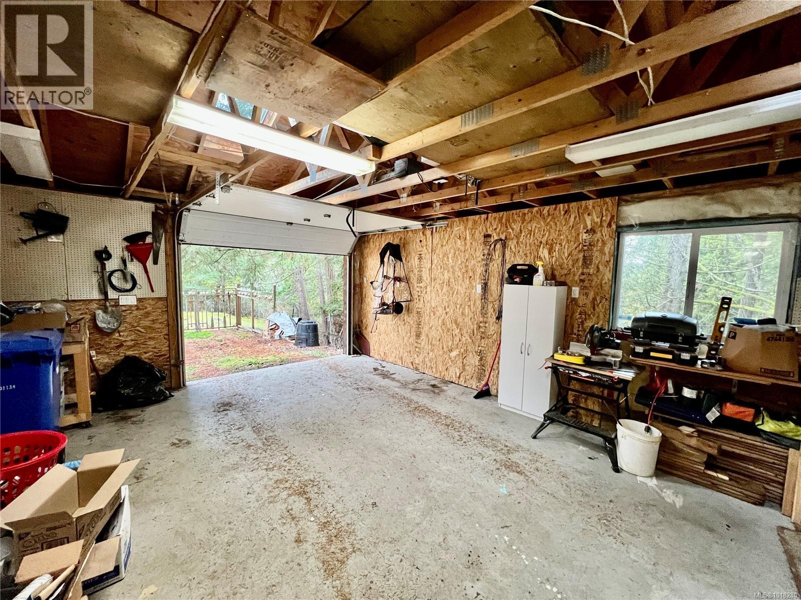 702 Charter Rd, Mayne Island