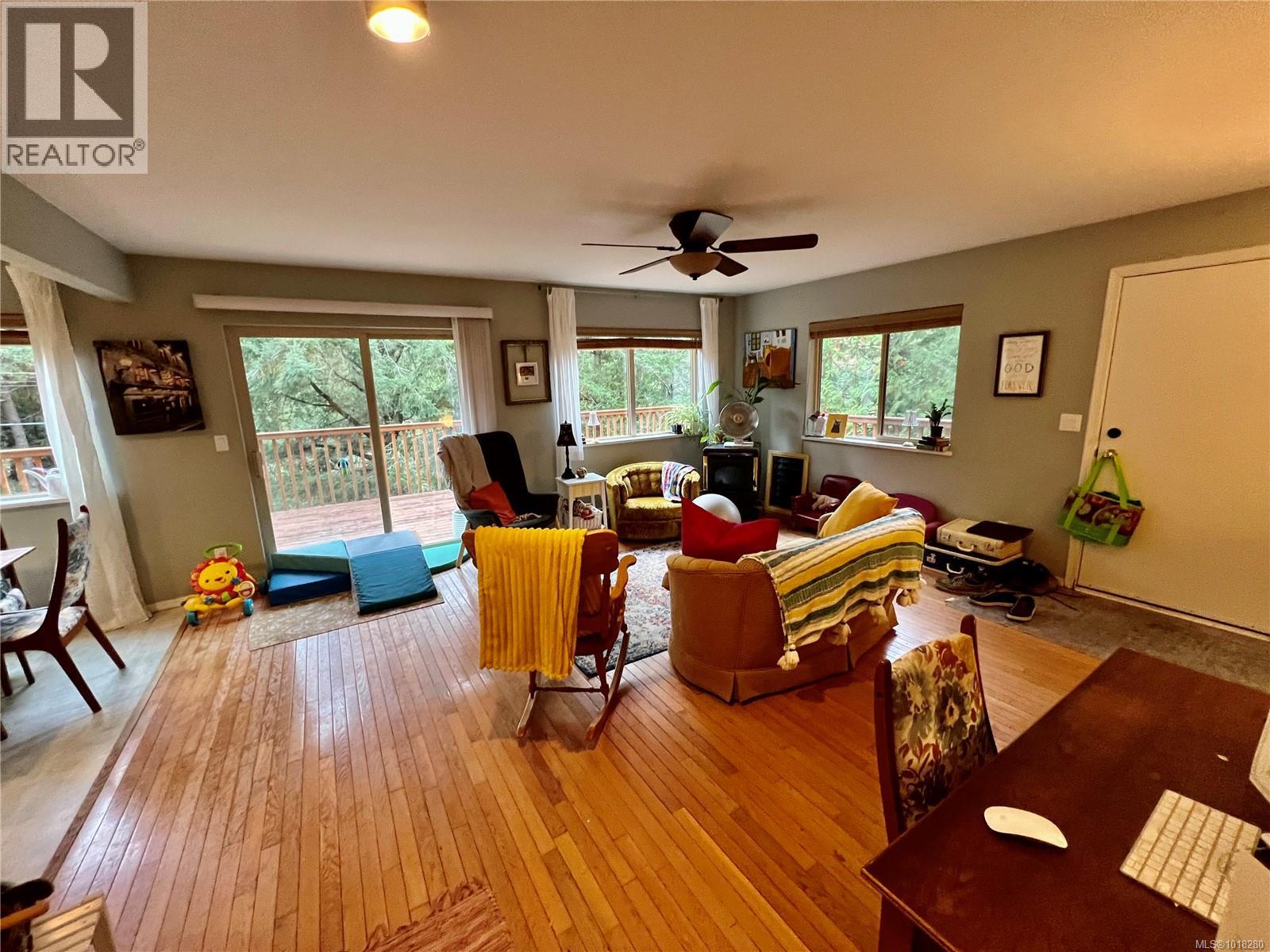 702 Charter Rd, Mayne Island