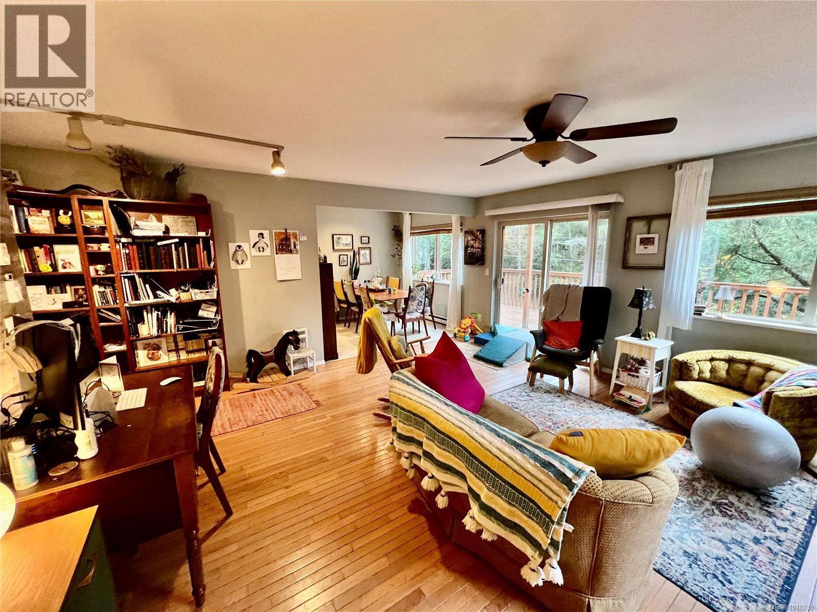 702 Charter Rd, Mayne Island