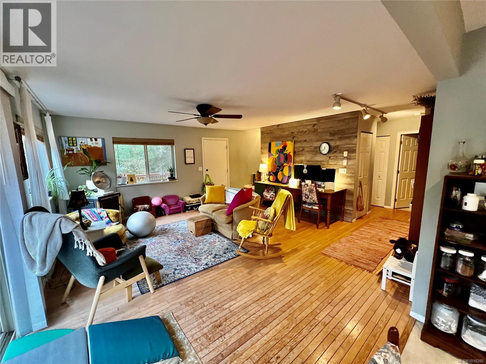 702 Charter Rd, Mayne Island