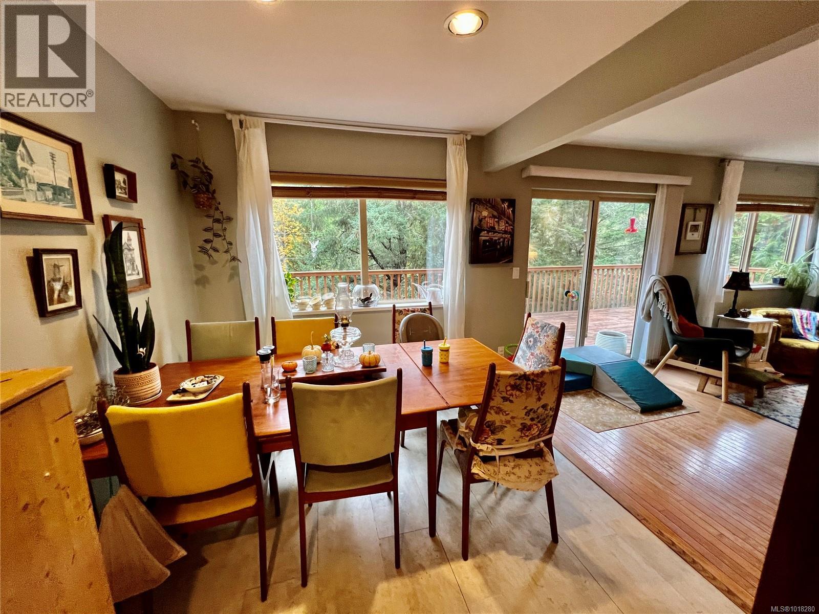 702 Charter Rd, Mayne Island