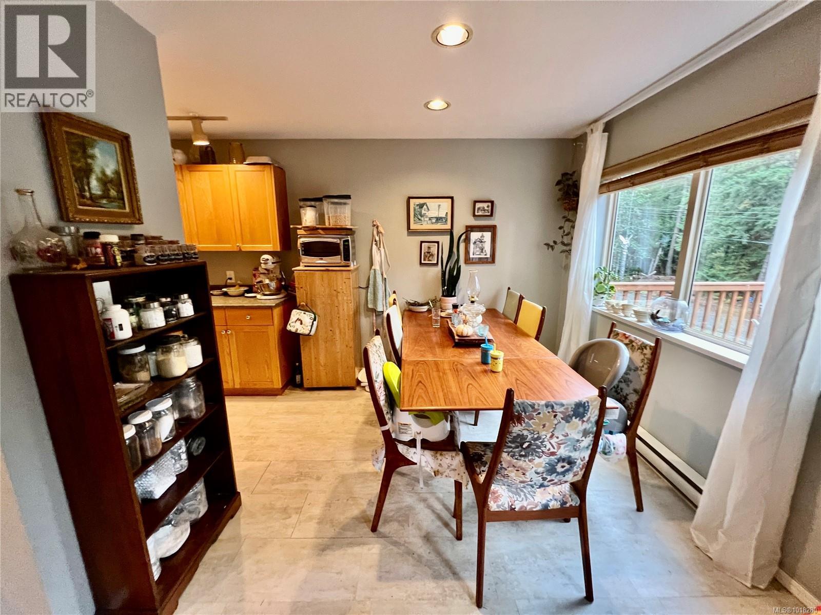 702 Charter Rd, Mayne Island