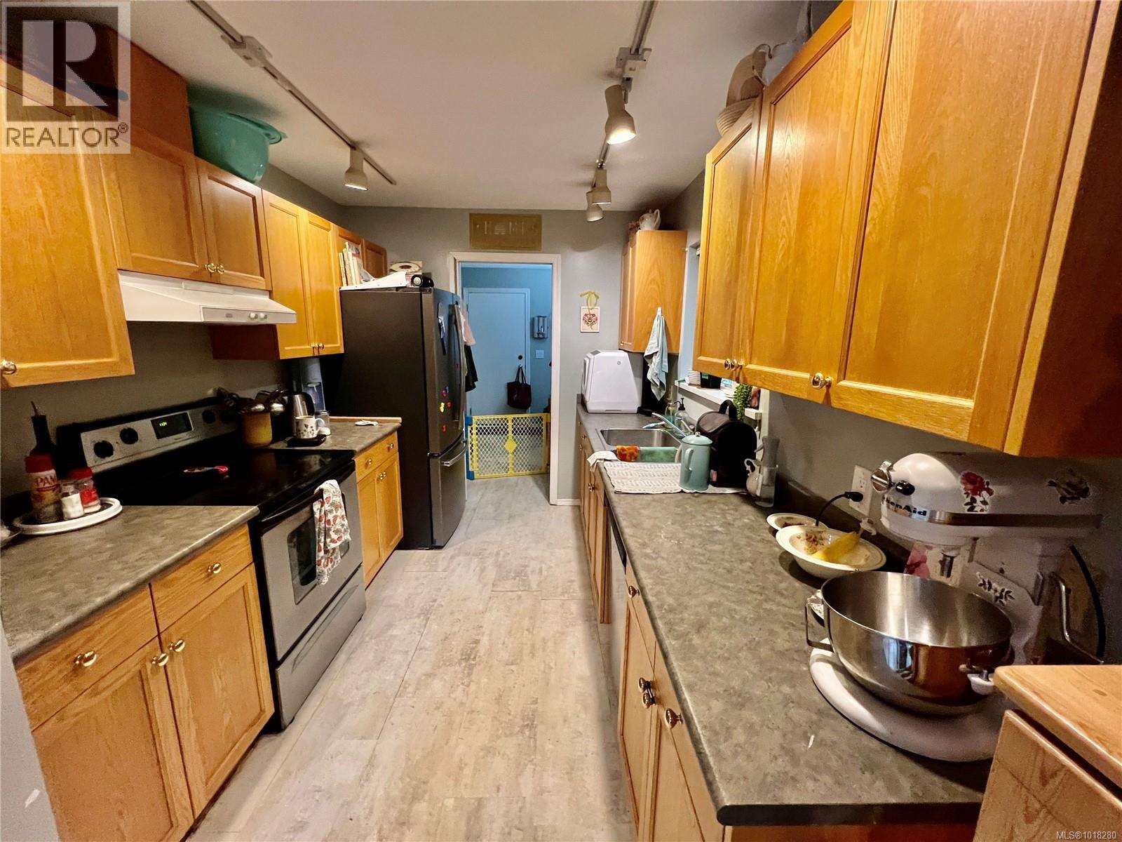 702 Charter Rd, Mayne Island