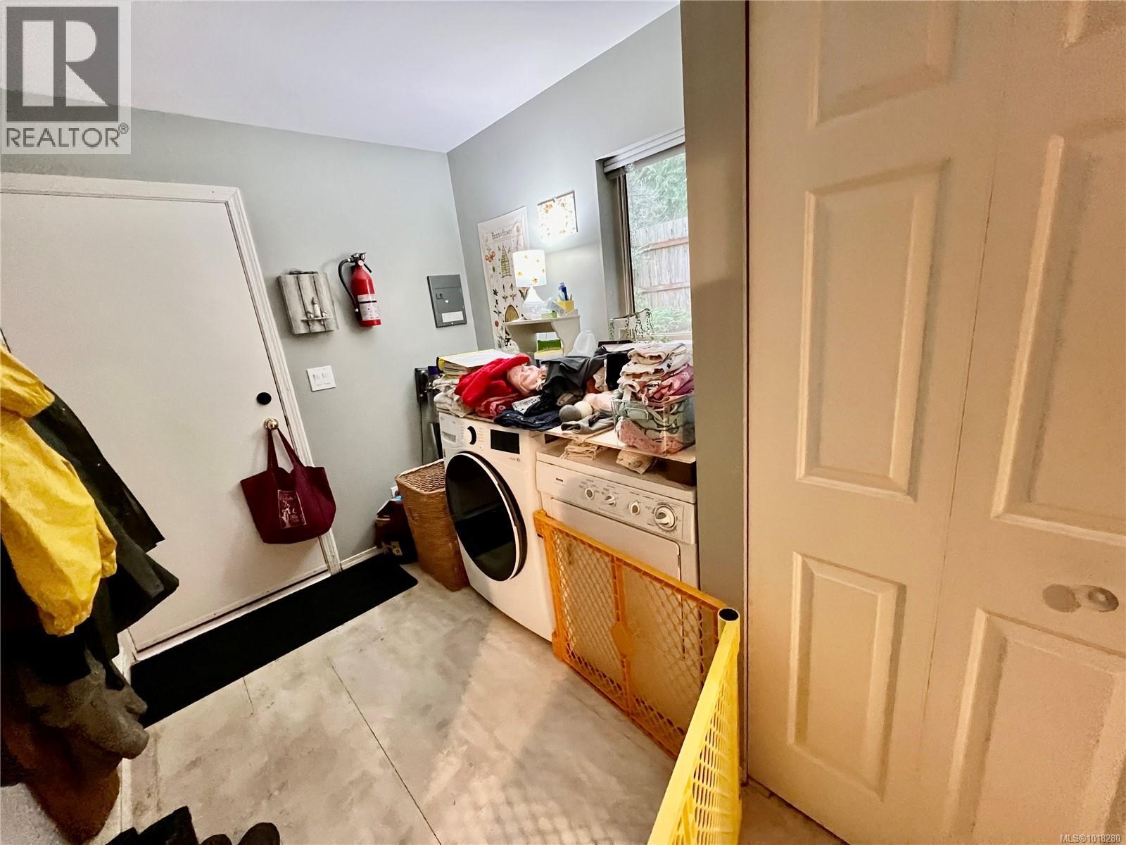 702 Charter Rd - 8
