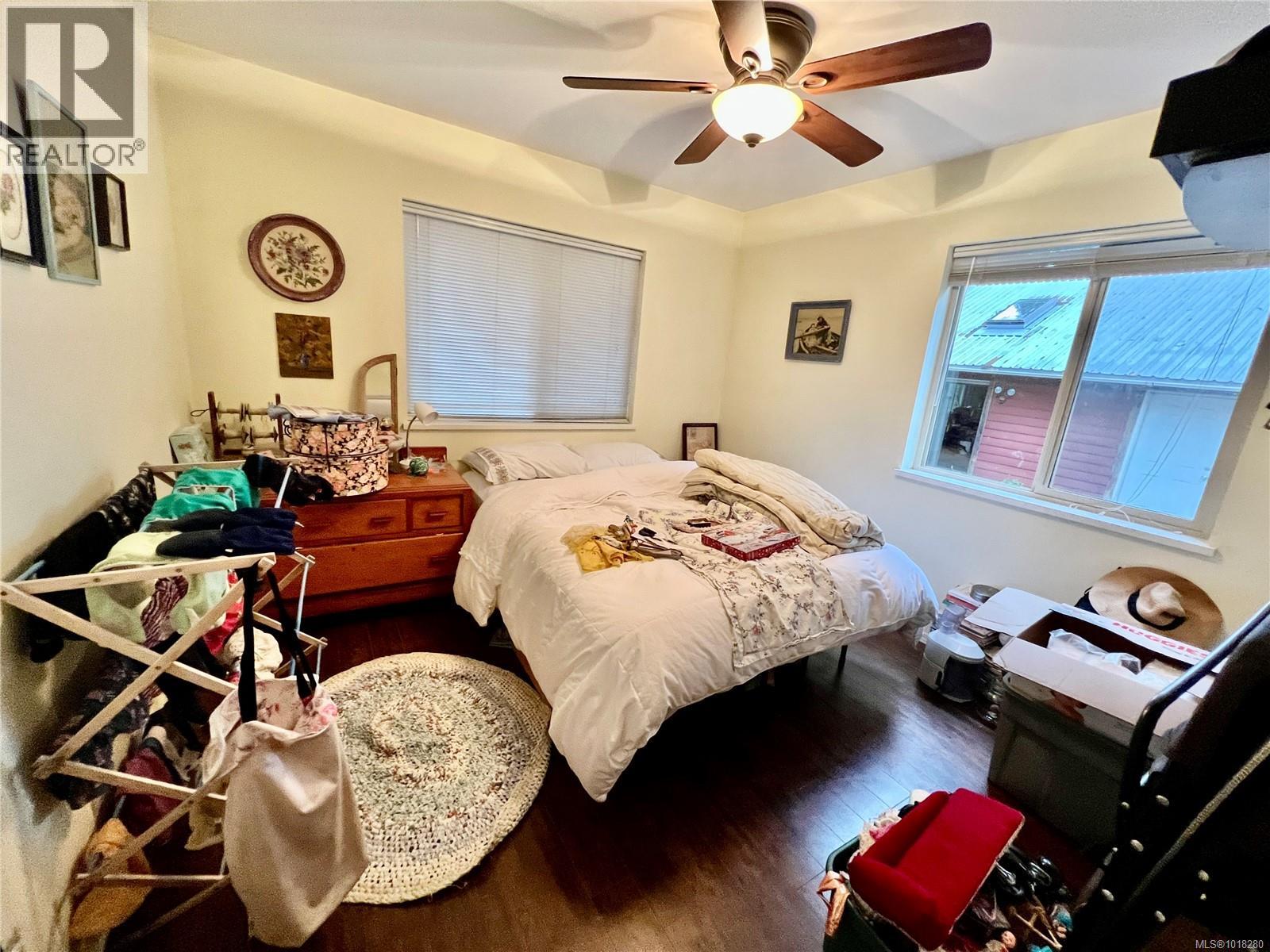 702 Charter Rd, Mayne Island