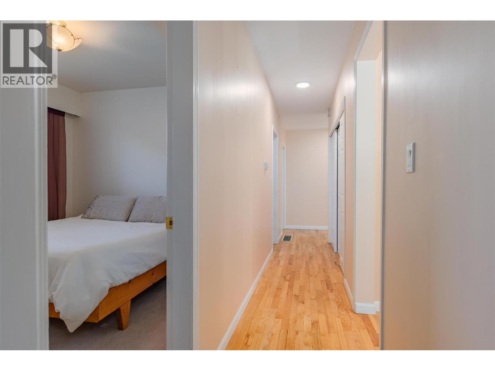 2697 SHOREACRES Road, Castlegar