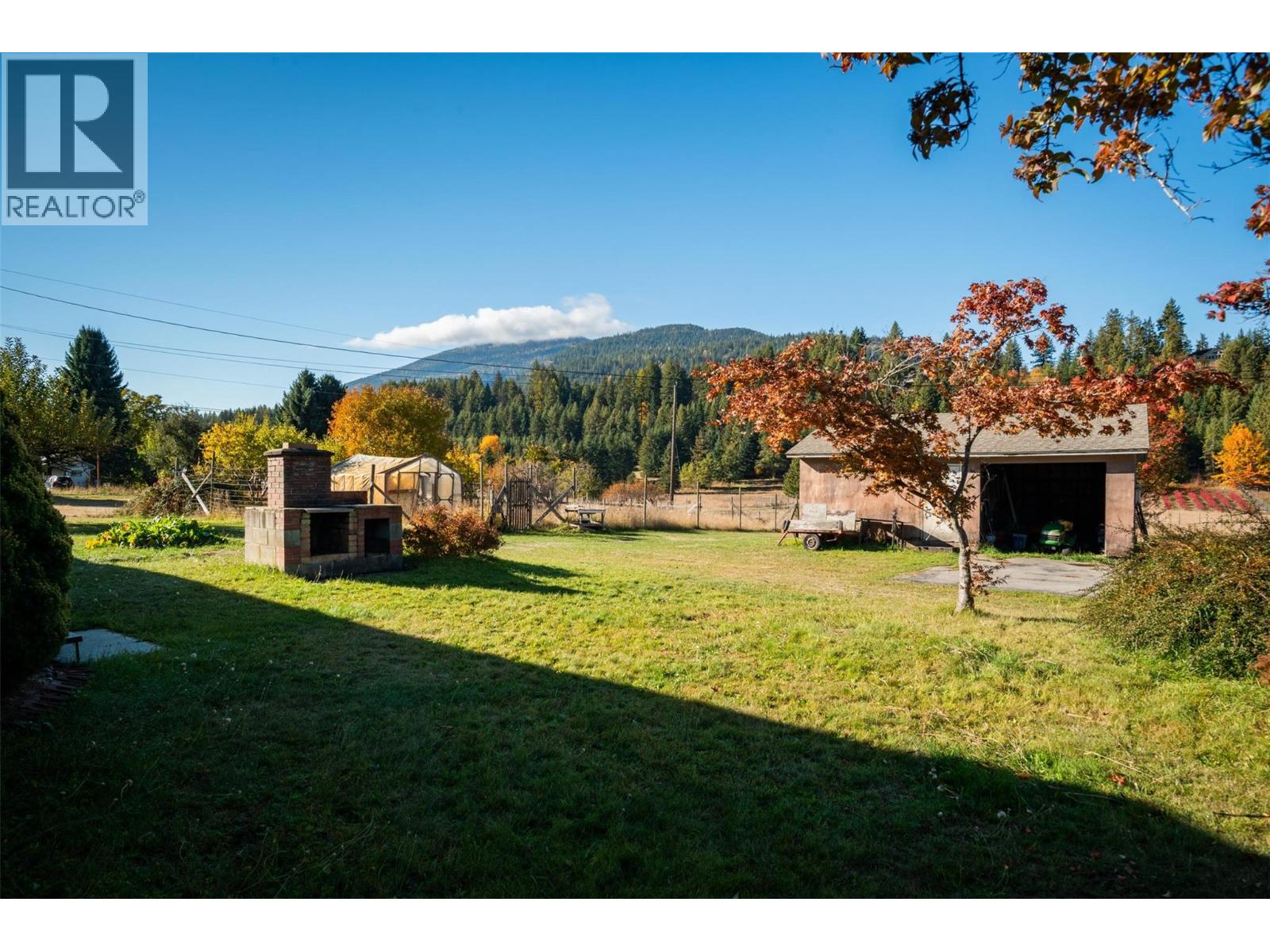 2697 SHOREACRES Road, Castlegar