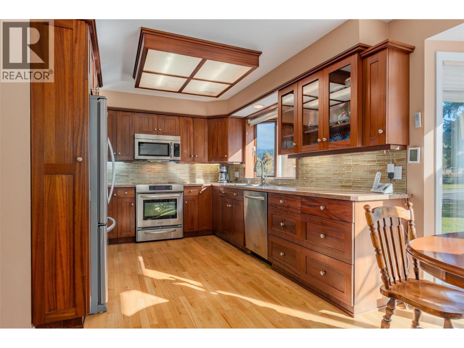 2697 SHOREACRES Road, Castlegar