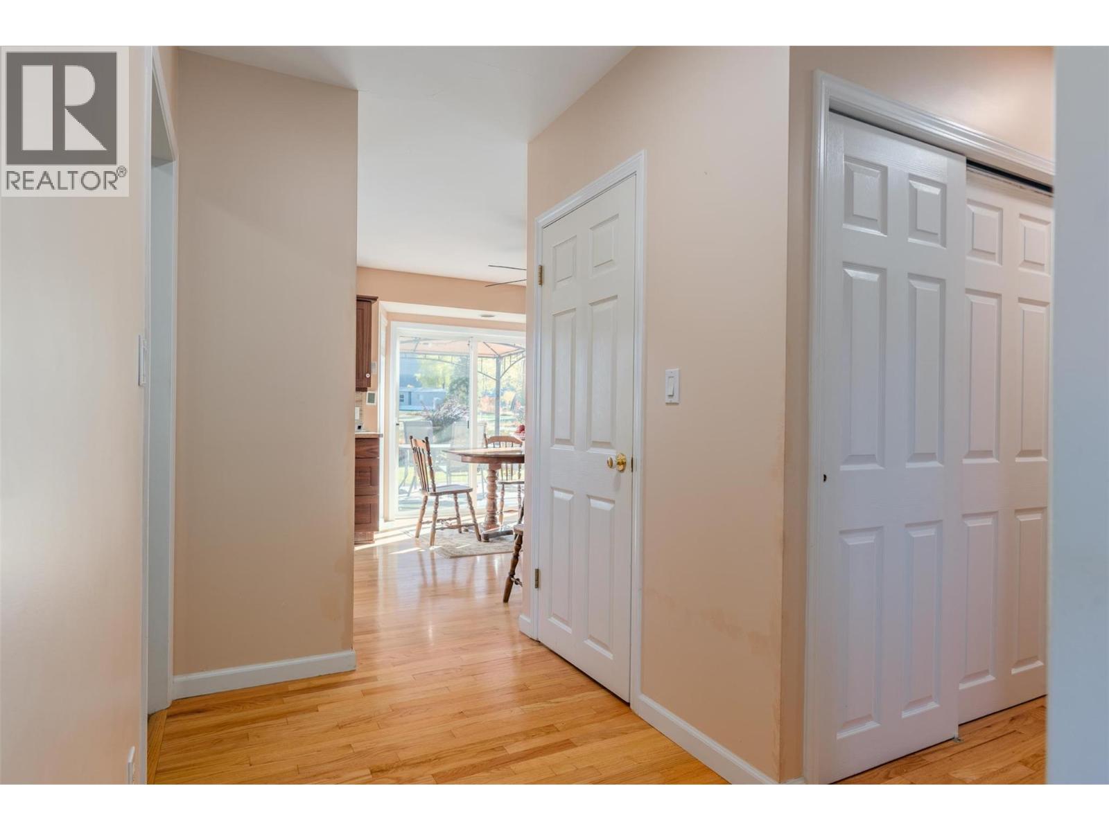 2697 SHOREACRES Road, Castlegar