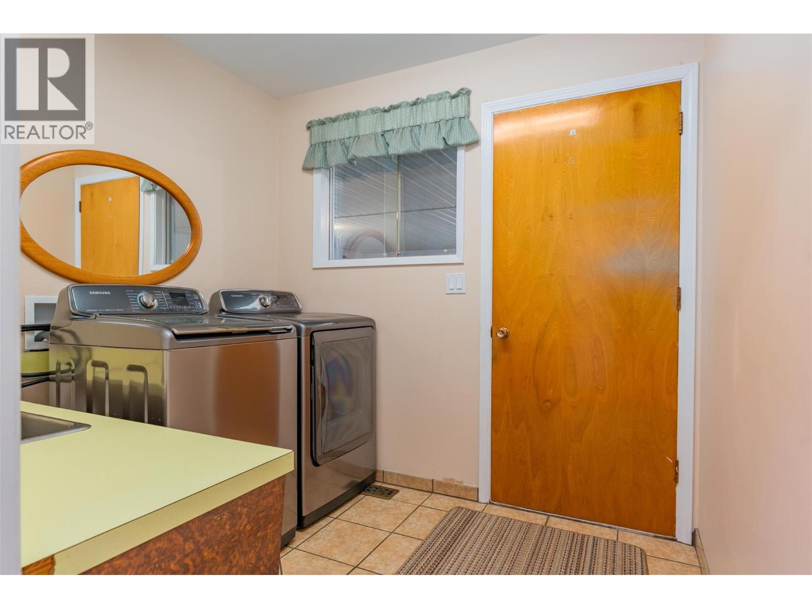 2697 SHOREACRES Road, Castlegar