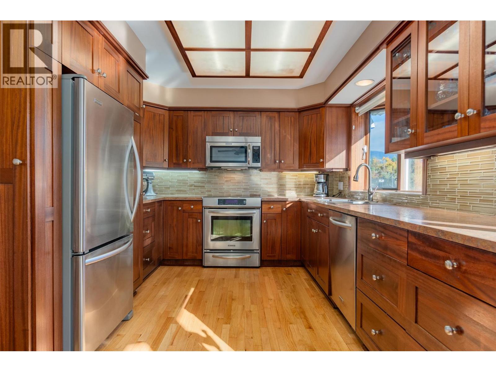 2697 SHOREACRES Road, Castlegar