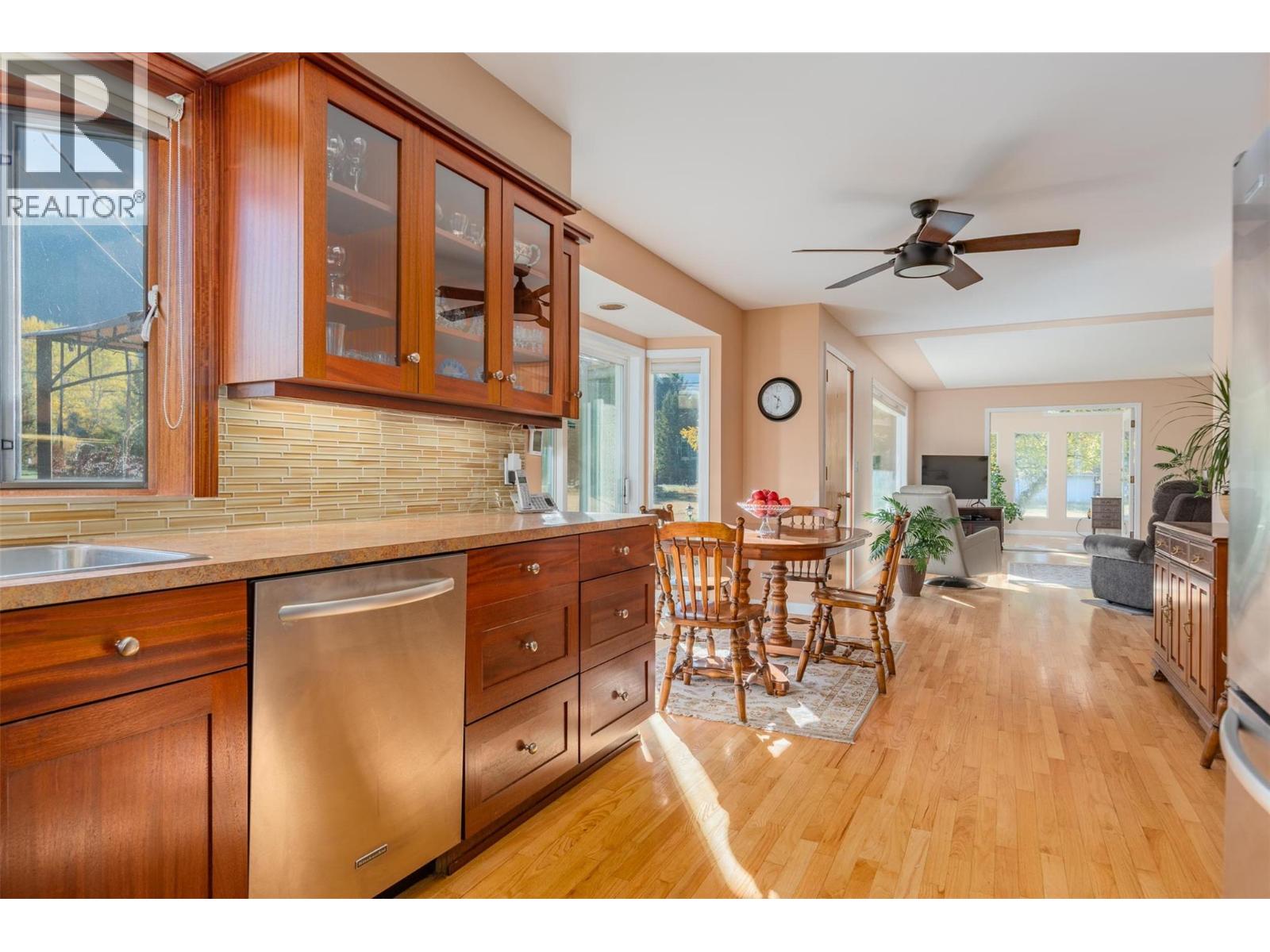 2697 SHOREACRES Road, Castlegar