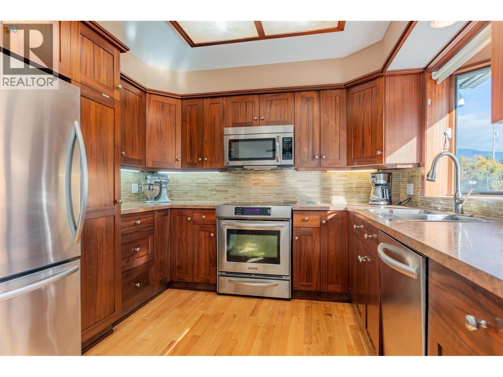 2697 SHOREACRES Road, Castlegar