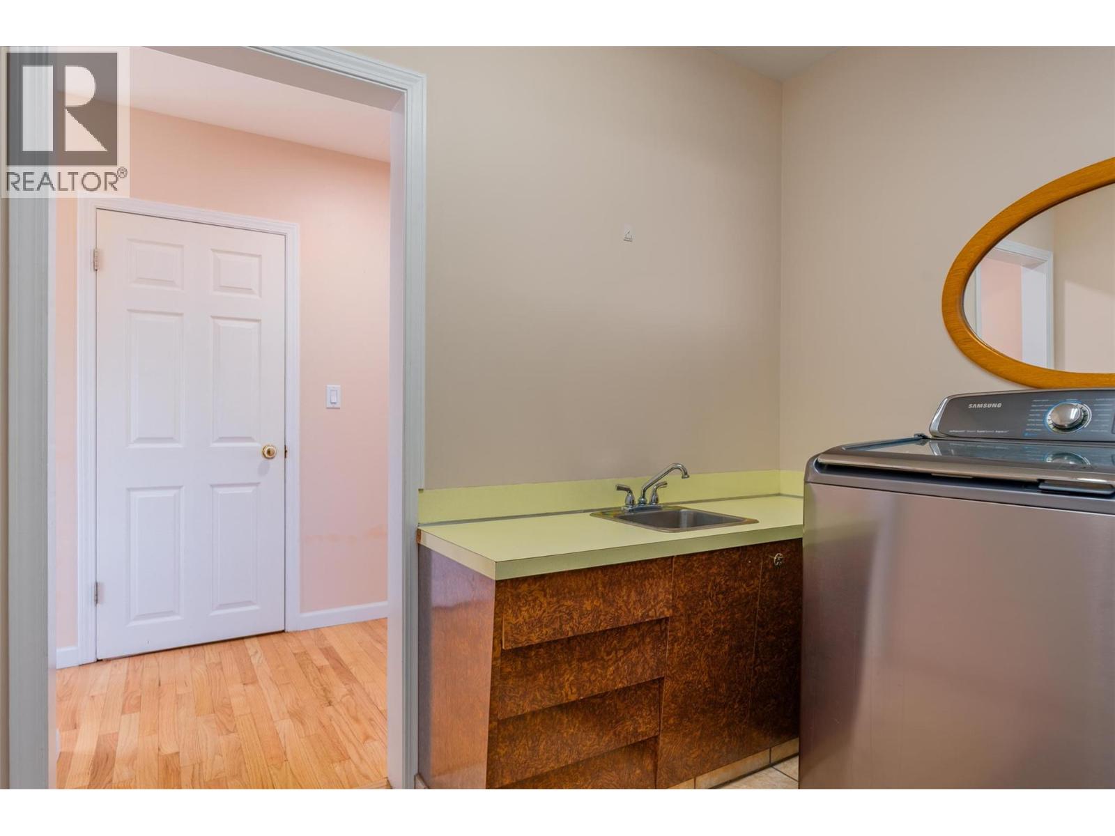 2697 SHOREACRES Road, Castlegar