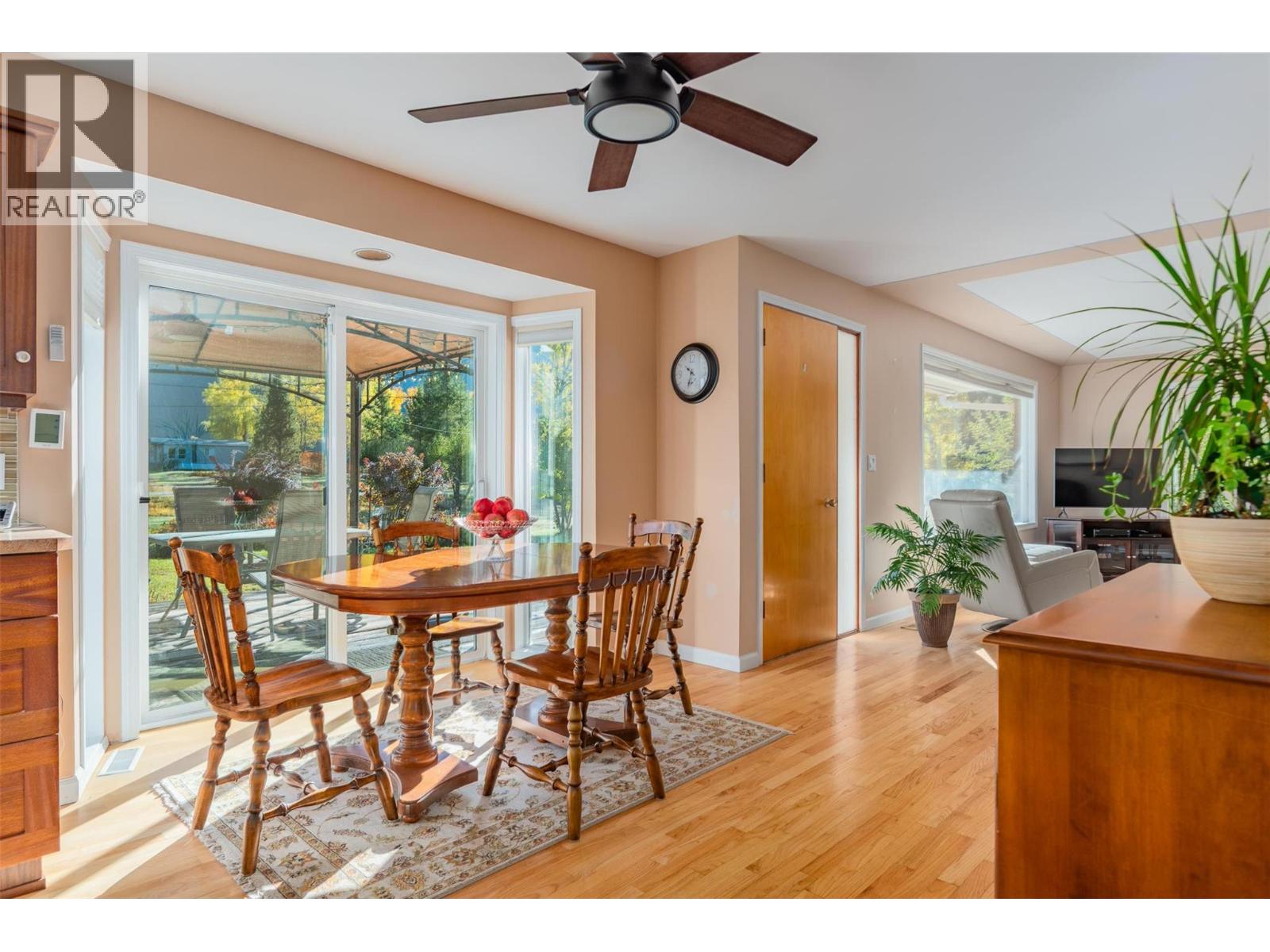 2697 SHOREACRES Road, Castlegar