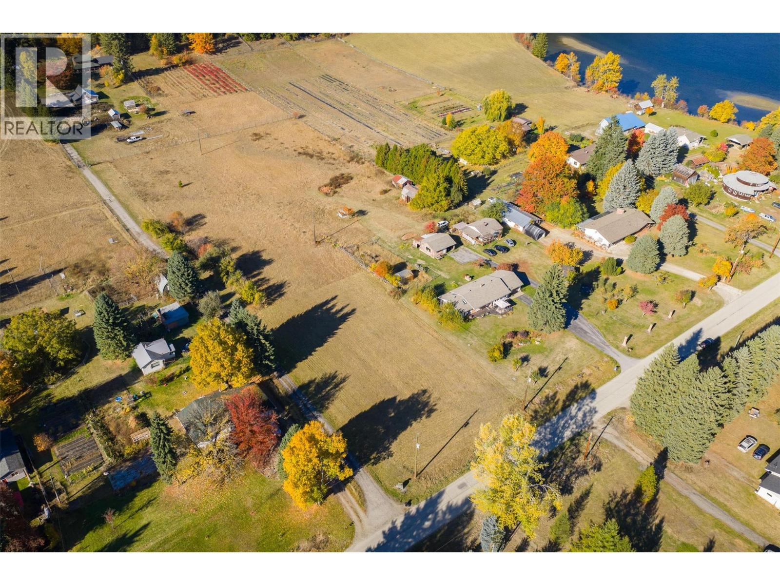 2697 SHOREACRES Road, Castlegar