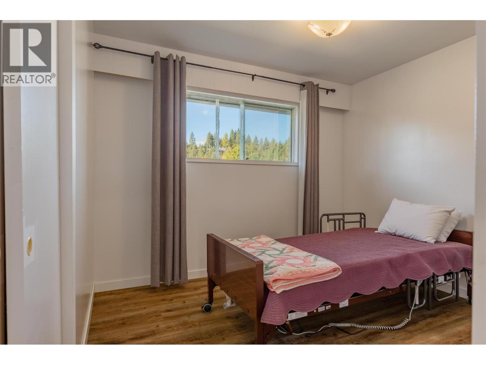 2697 SHOREACRES Road, Castlegar