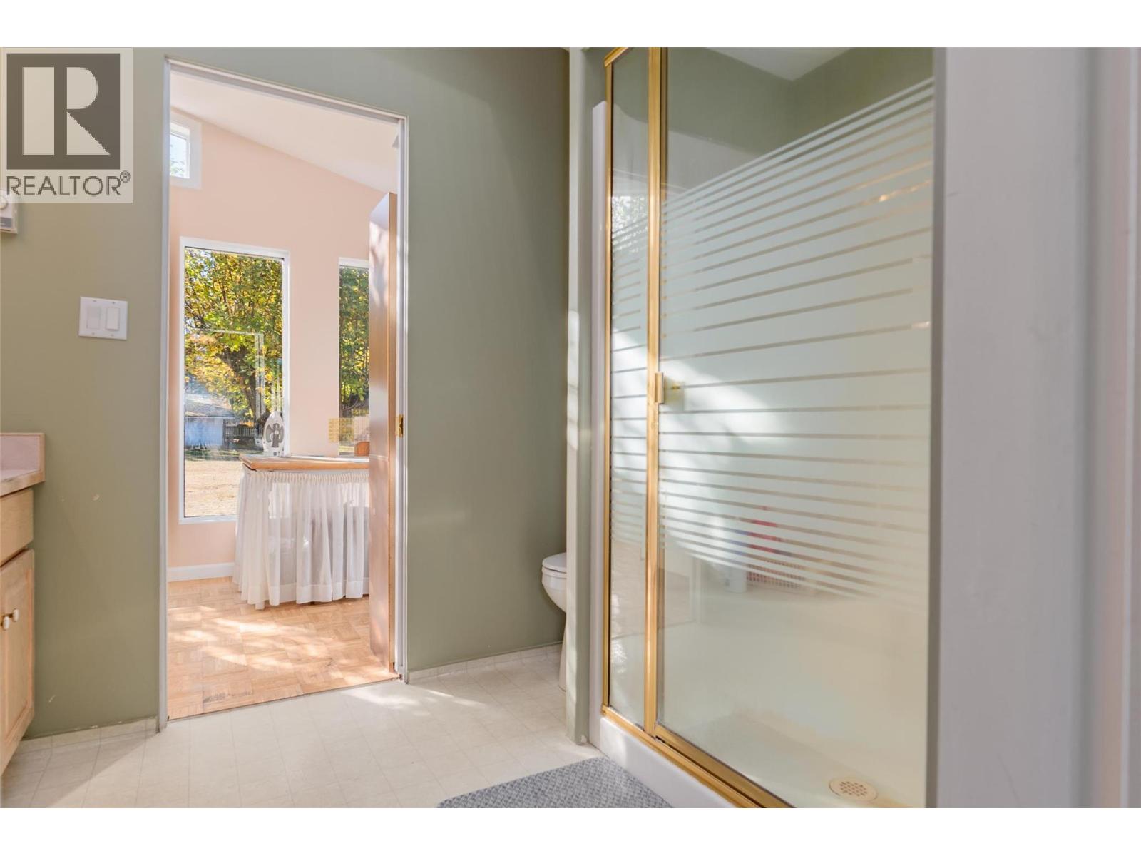 2697 SHOREACRES Road, Castlegar