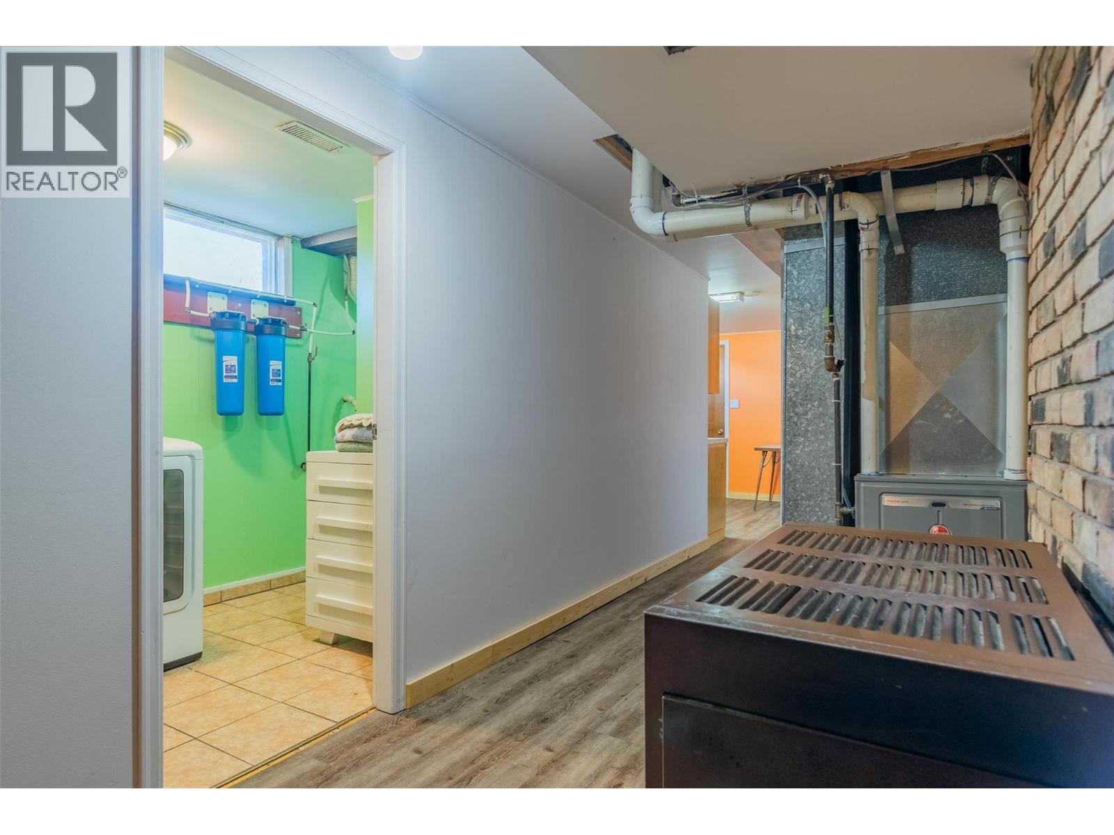 2697 SHOREACRES Road, Castlegar