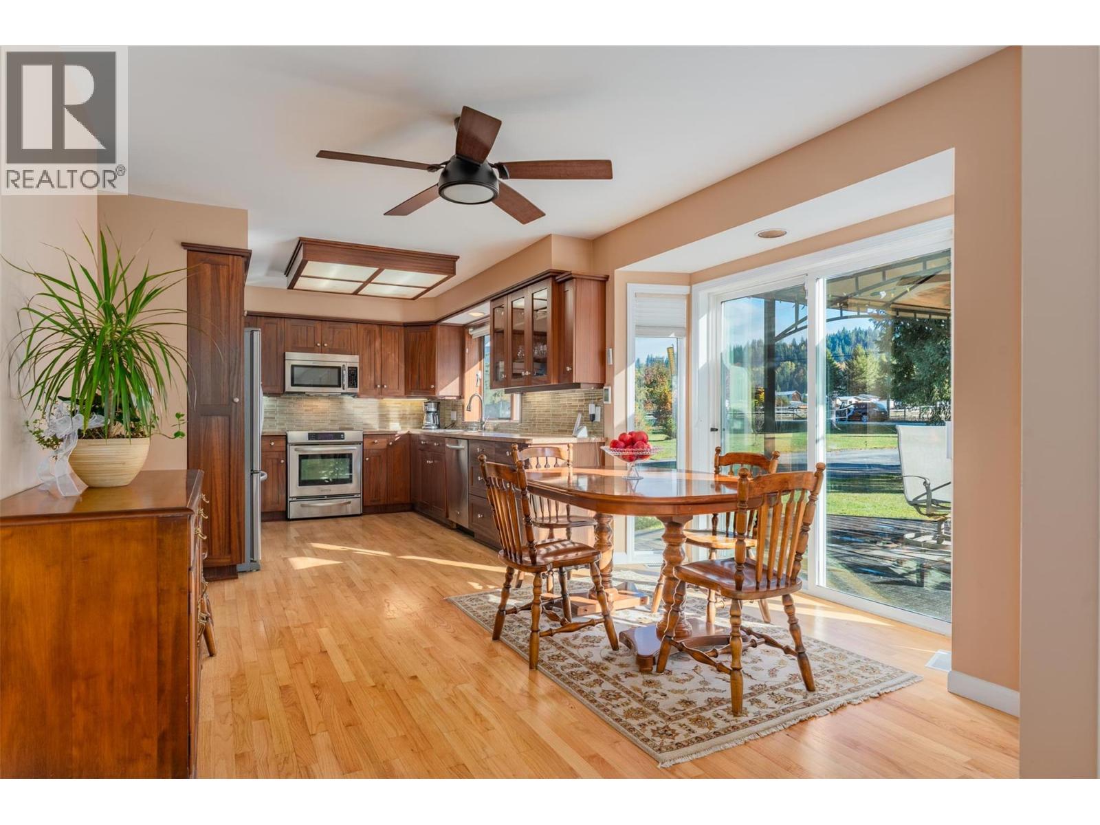 2697 SHOREACRES Road, Castlegar