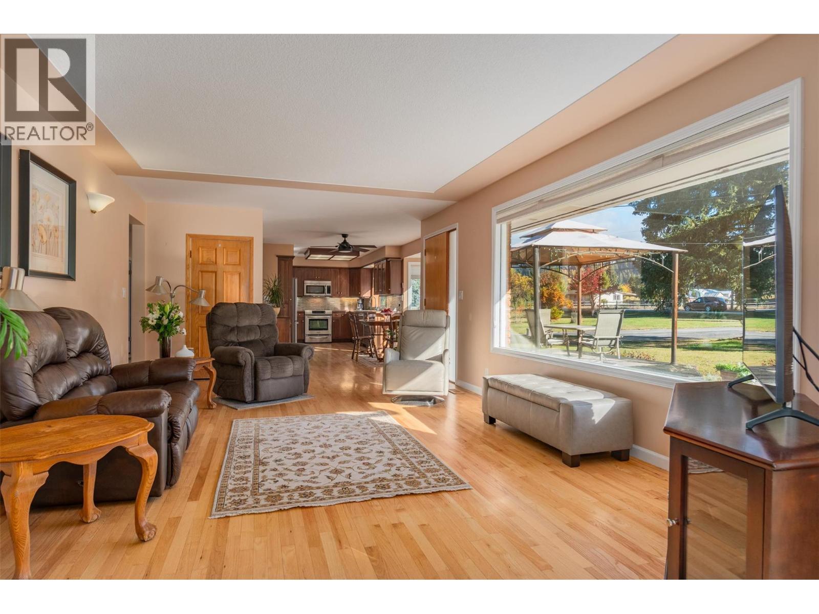 2697 SHOREACRES Road, Castlegar