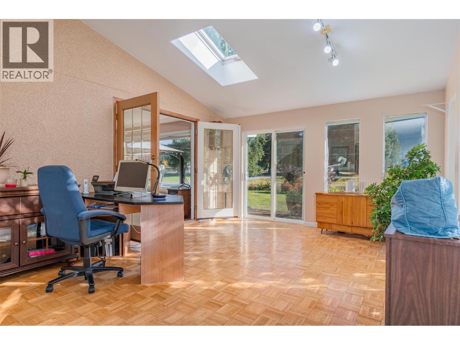 2697 SHOREACRES Road, Castlegar