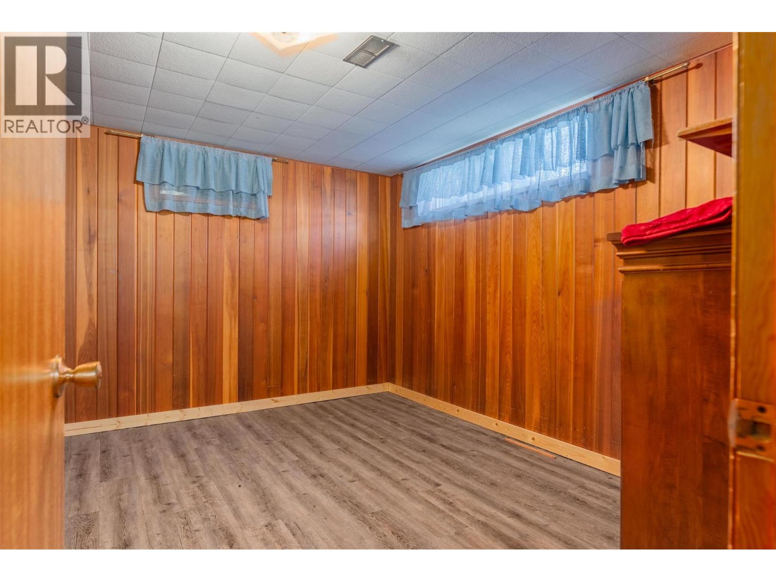 2697 SHOREACRES Road, Castlegar