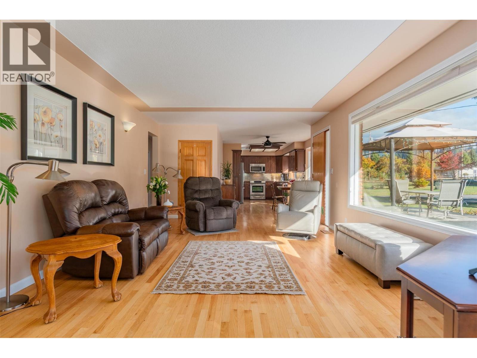 2697 SHOREACRES Road, Castlegar
