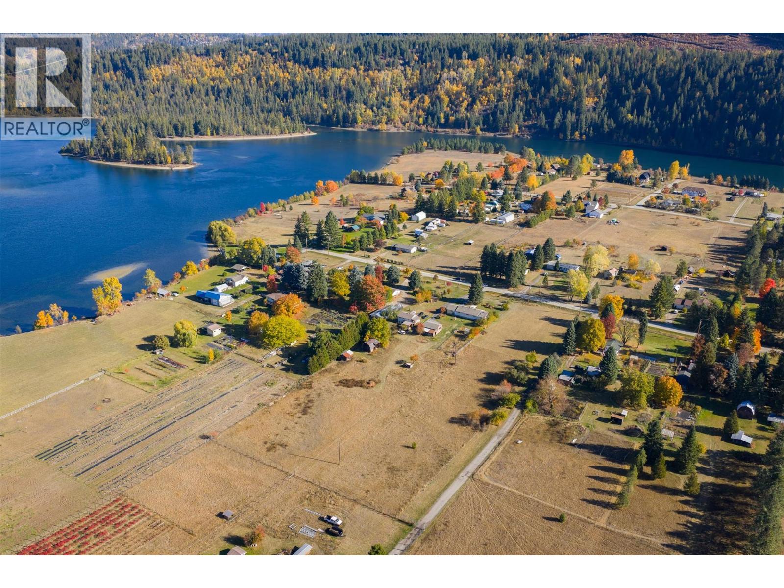 2697 SHOREACRES Road, Castlegar