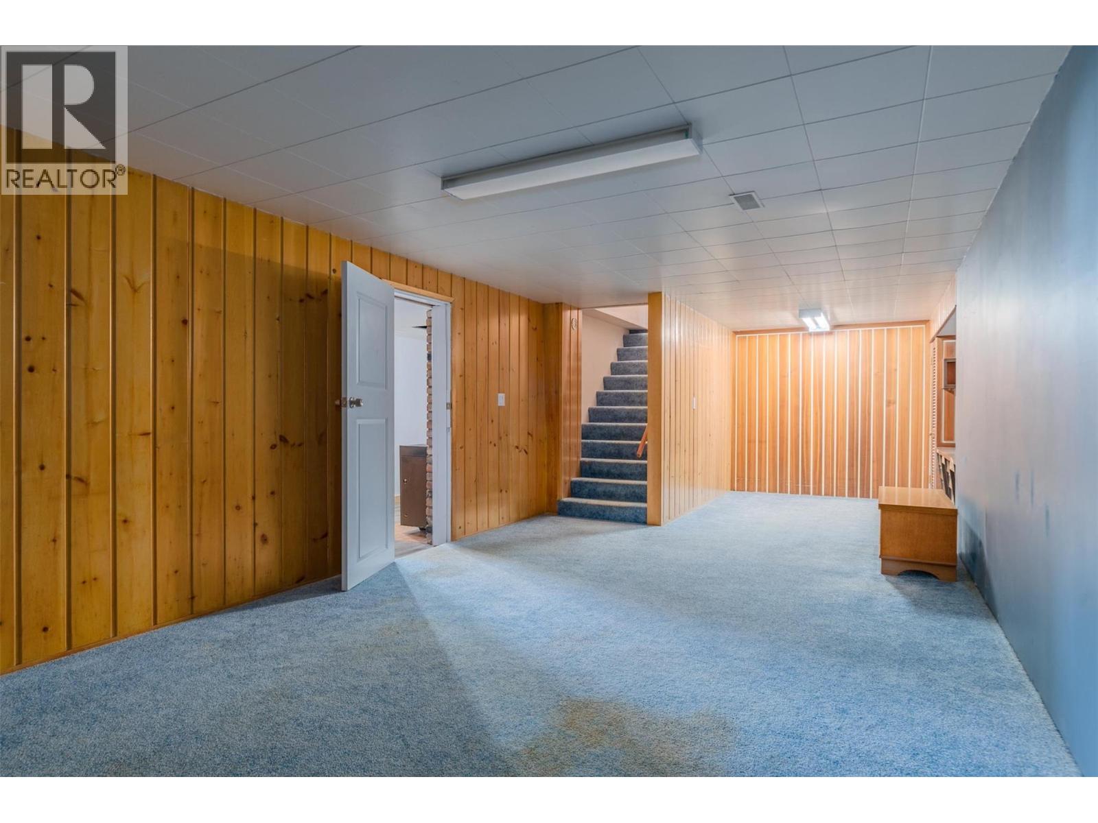 2697 SHOREACRES Road, Castlegar