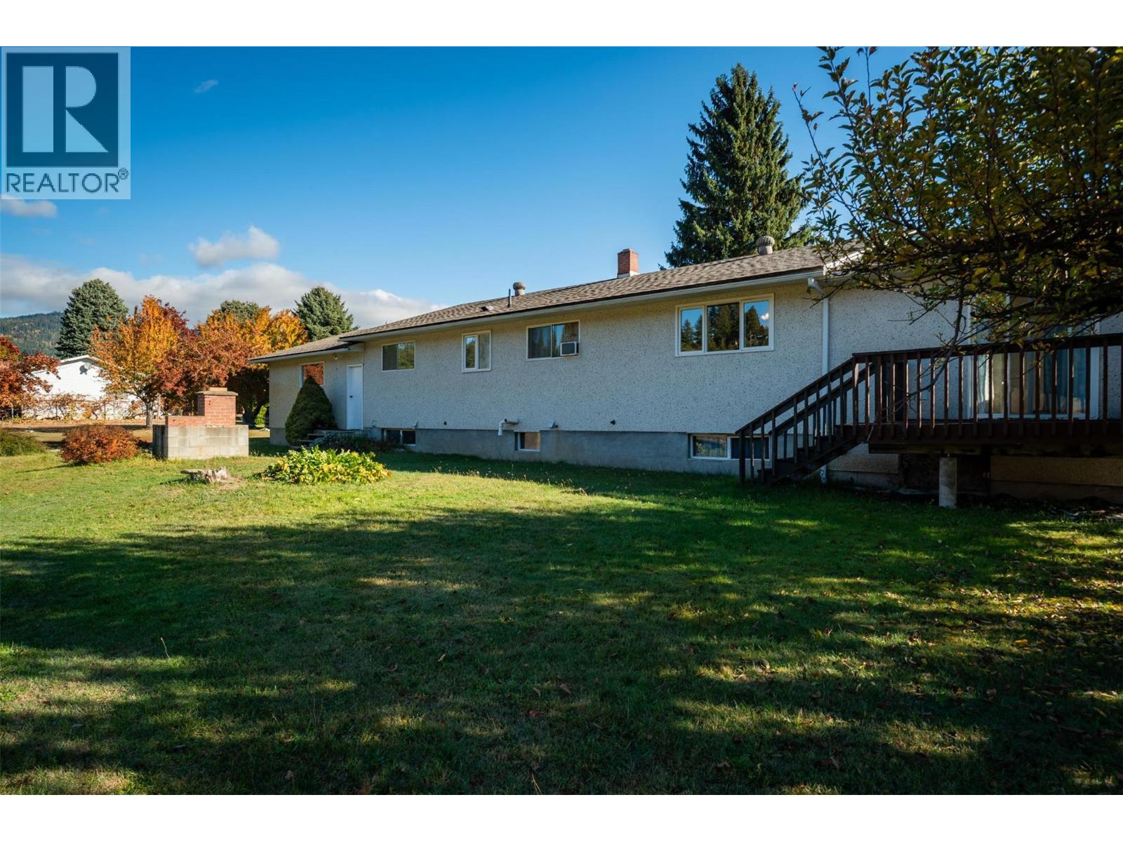 2697 SHOREACRES Road, Castlegar
