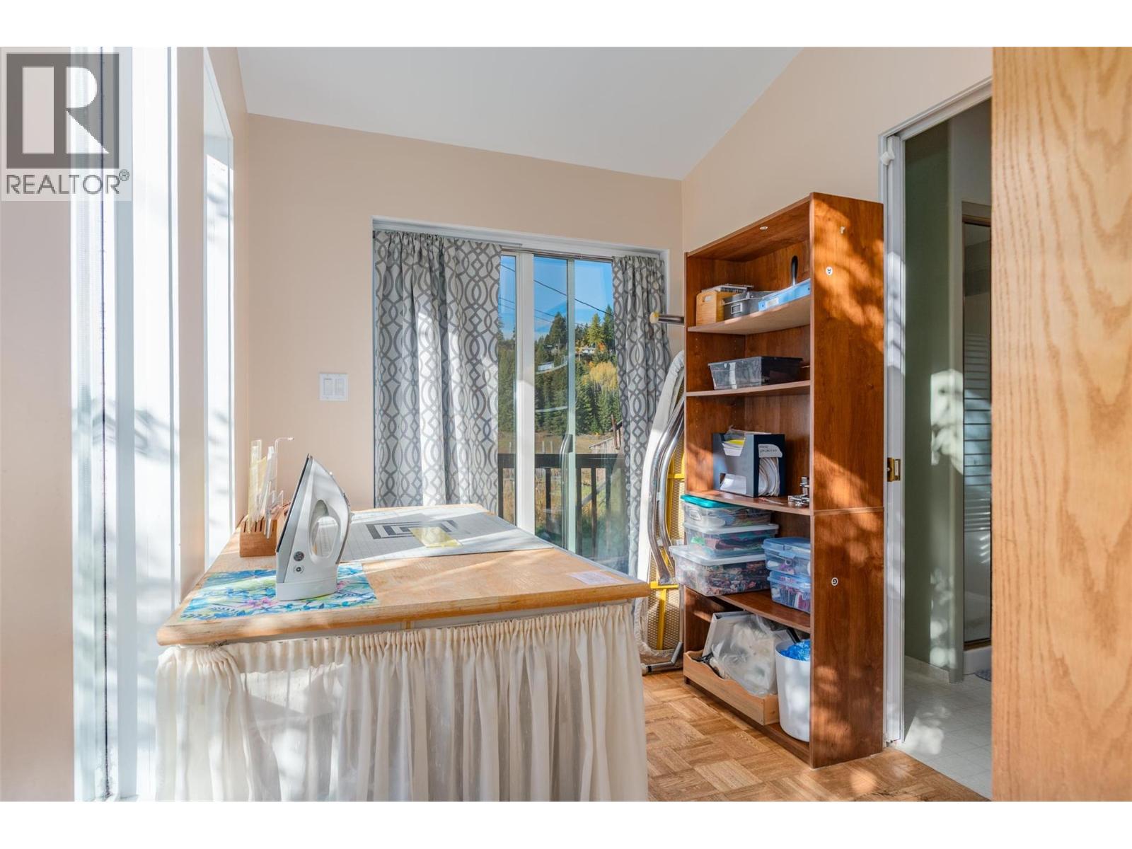 2697 SHOREACRES Road, Castlegar