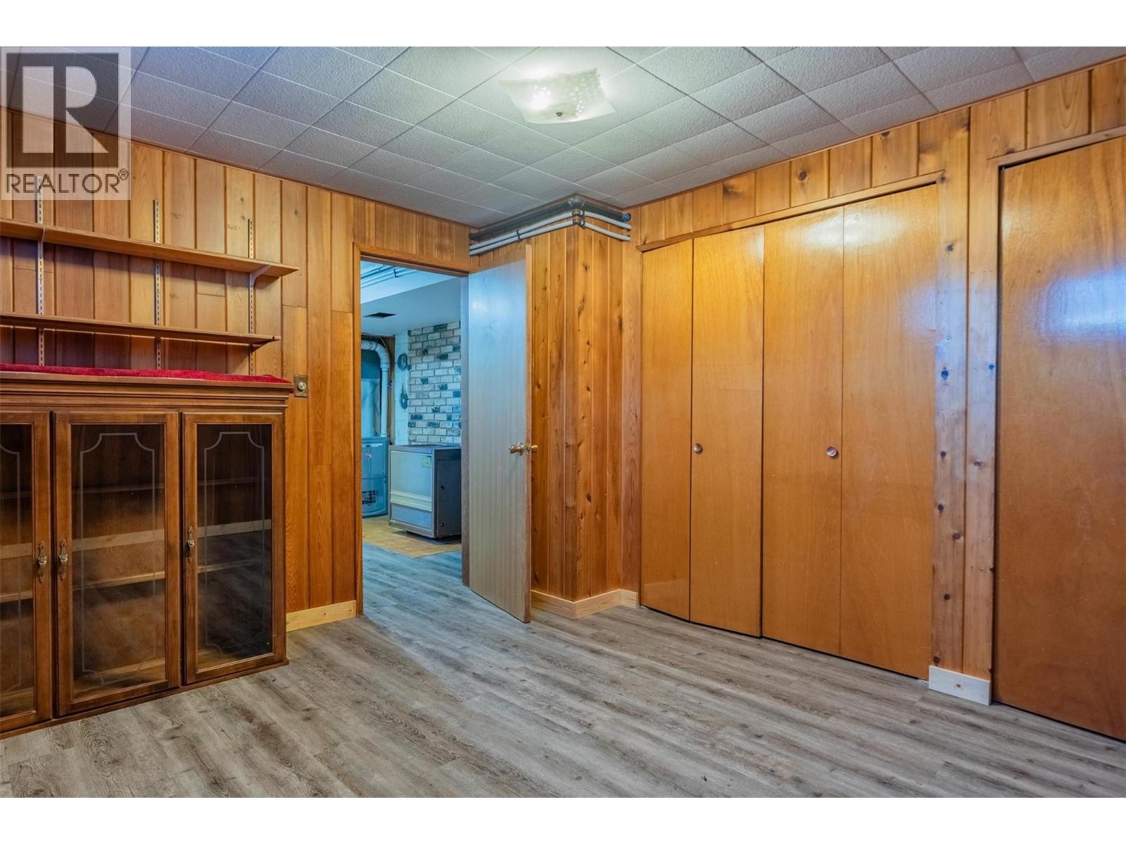 2697 SHOREACRES Road, Castlegar
