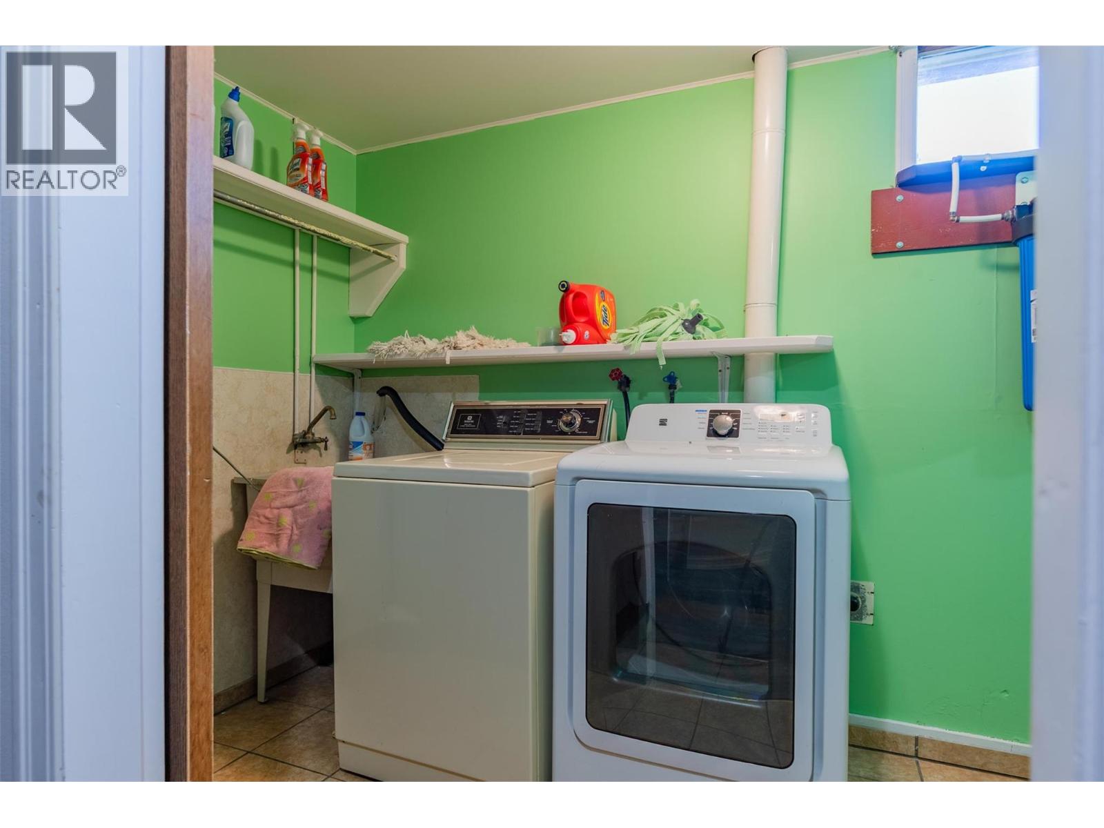 2697 SHOREACRES Road, Castlegar